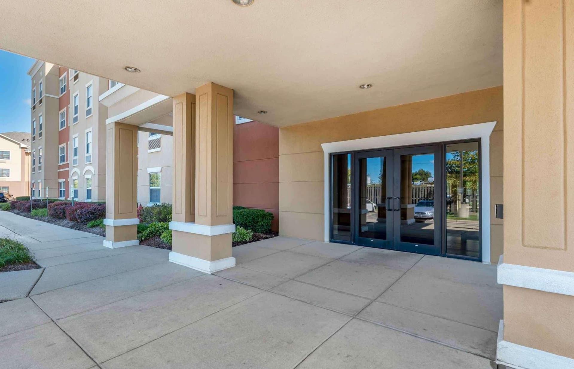 Extended Stay America Suites - Chicago - O'Hare - Allstate Arena property views in Des Plaines, IL — gallery photo 3
