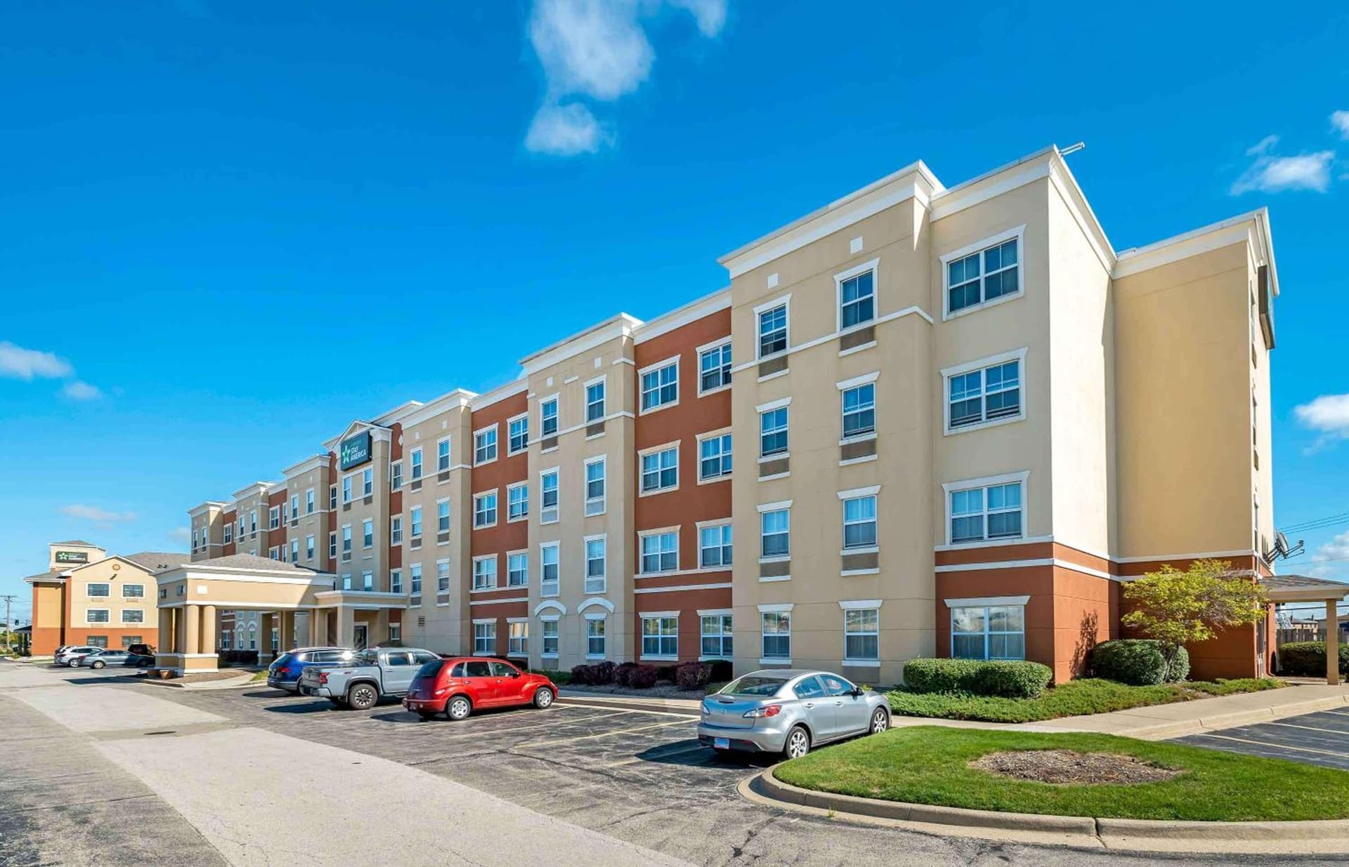 Extended Stay America Suites - Chicago - O'Hare - Allstate Arena interior in Des Plaines, IL — gallery photo 2