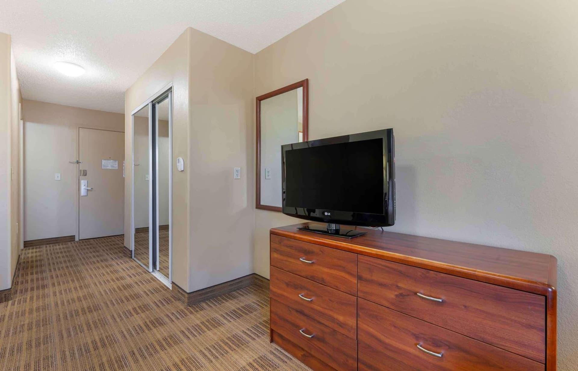 Extended Stay America Select Suites - Rockford - State Street gallery photo in Rockford, IL — image 51