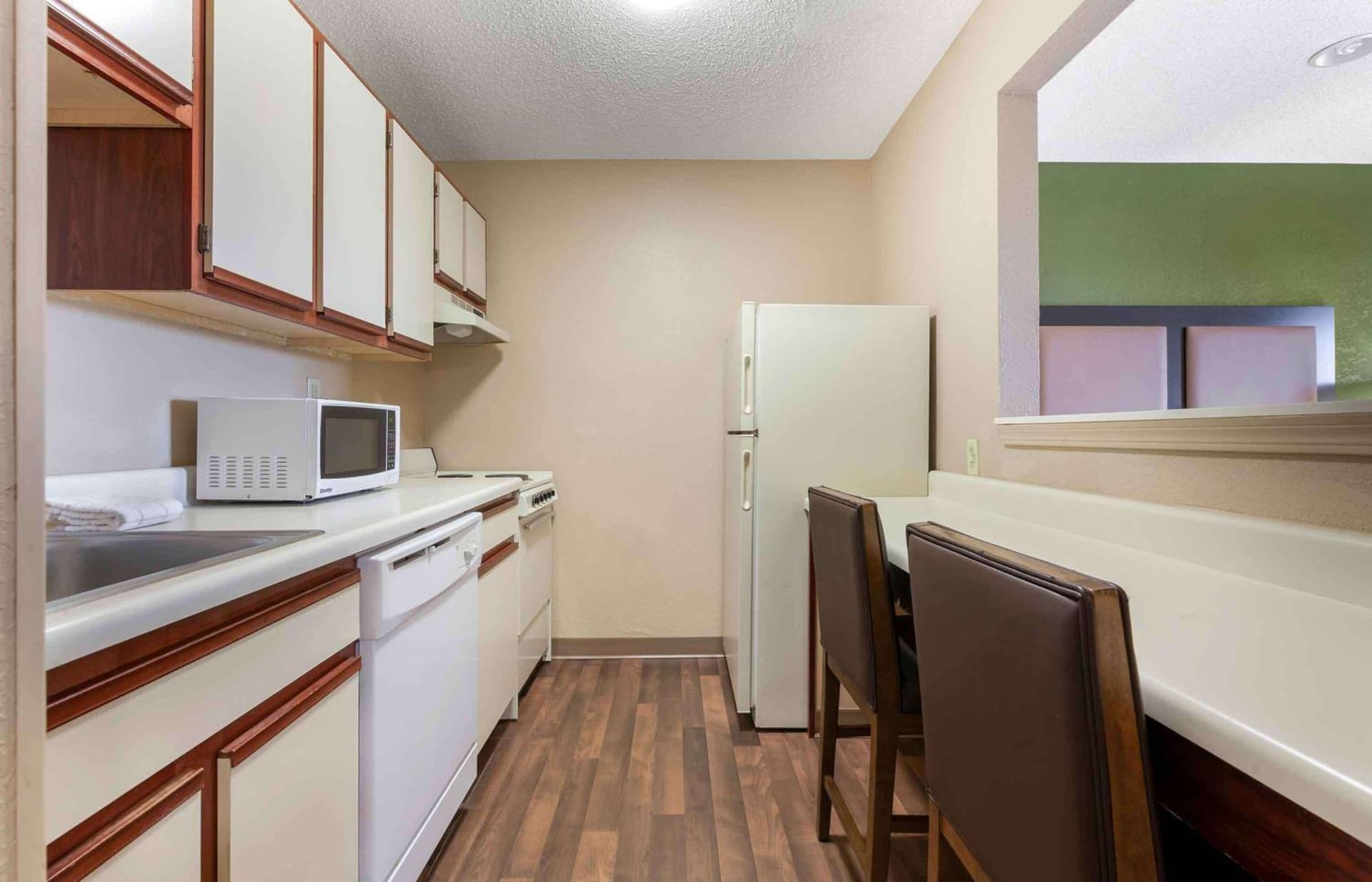 Extended Stay America Select Suites - Rockford - State Street gallery photo in Rockford, IL — image 13