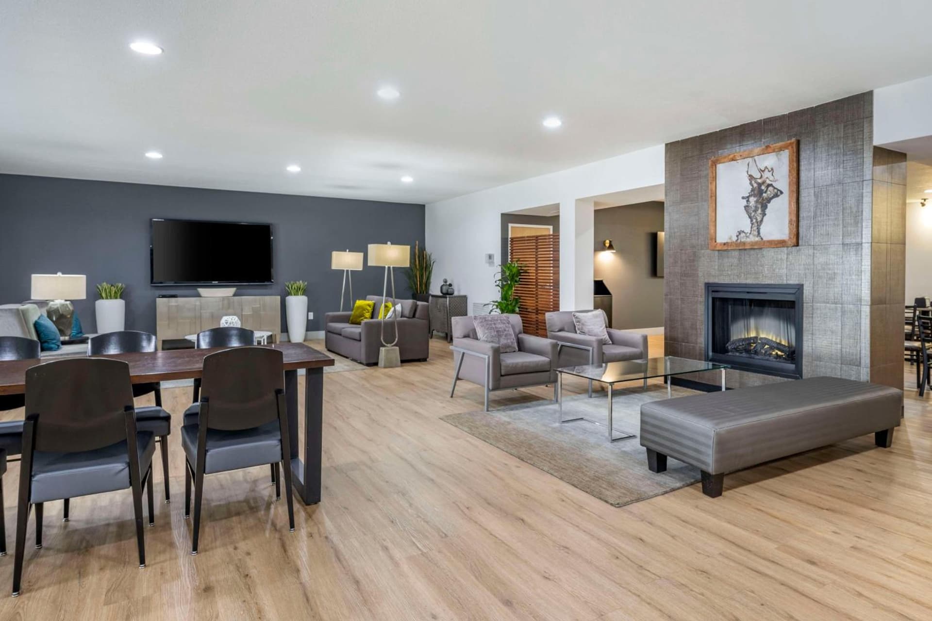 Best Western PLUS Peppertree Airport Inn property views in Spokane, WA — gallery photo 3