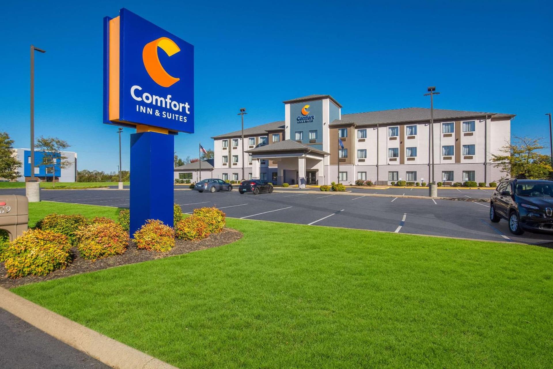 Comfort Inn & Suites Cave City featured exterior or lobby in Cave City, KY — similar hotel