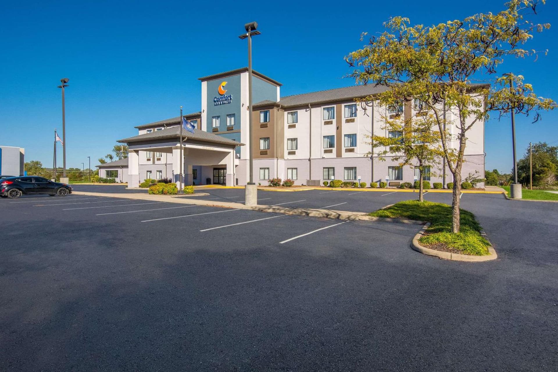 Comfort Inn & Suites Cave City property views in Cave City, KY — gallery photo 3