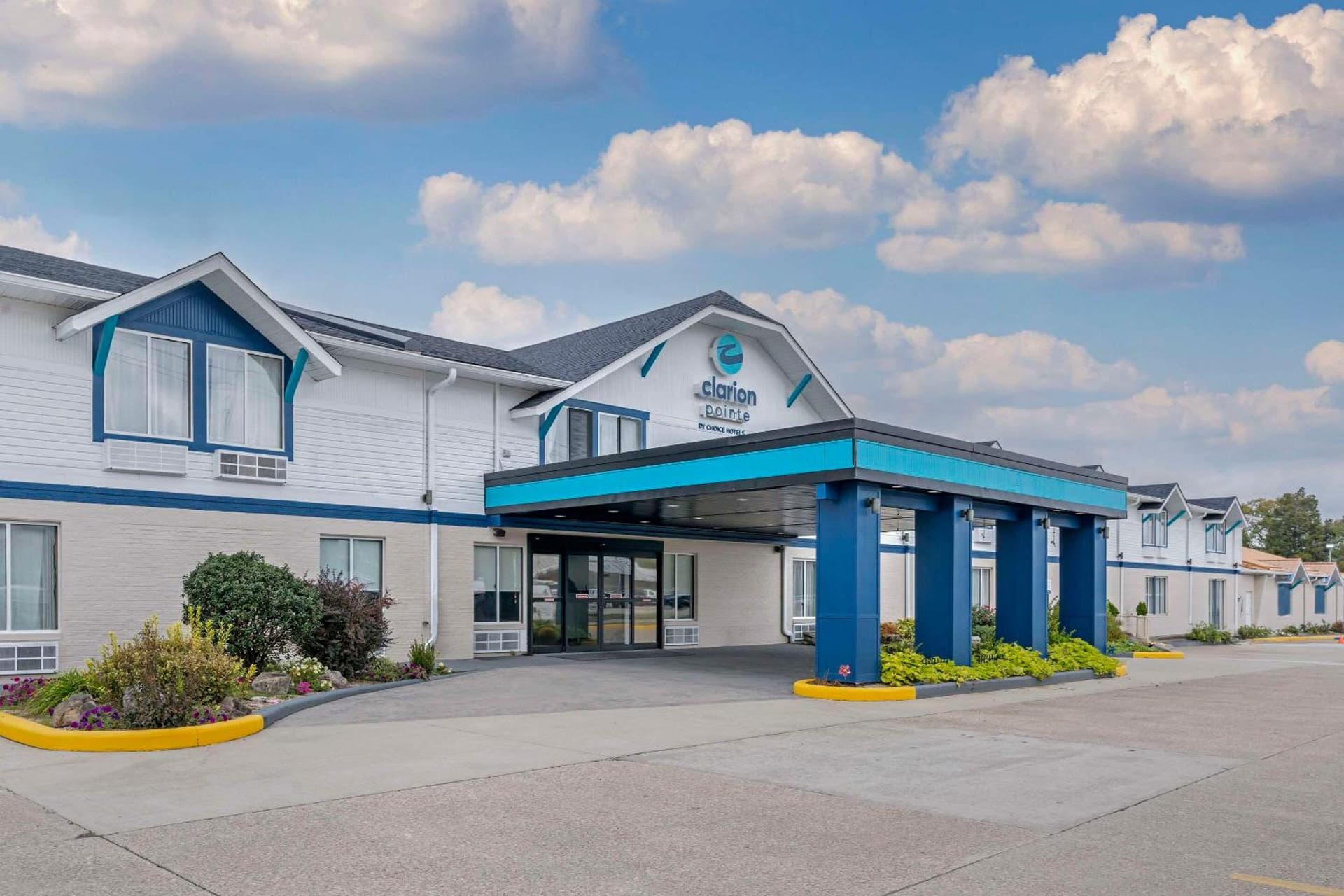 Clarion Pointe Jasper featured exterior or lobby in Jasper, IN — similar hotel