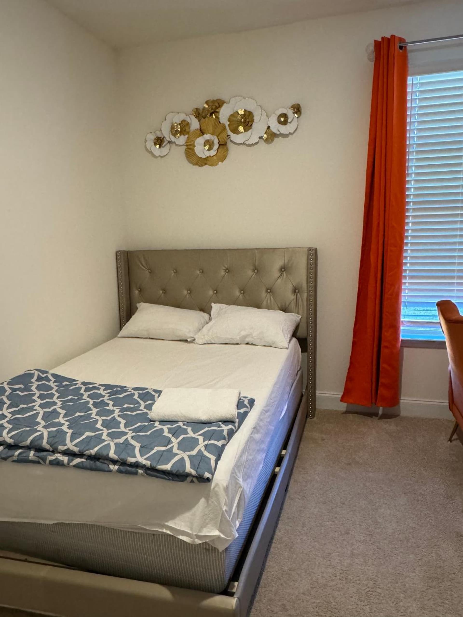 Exotic Room interior in Hampton, GA — gallery photo 2