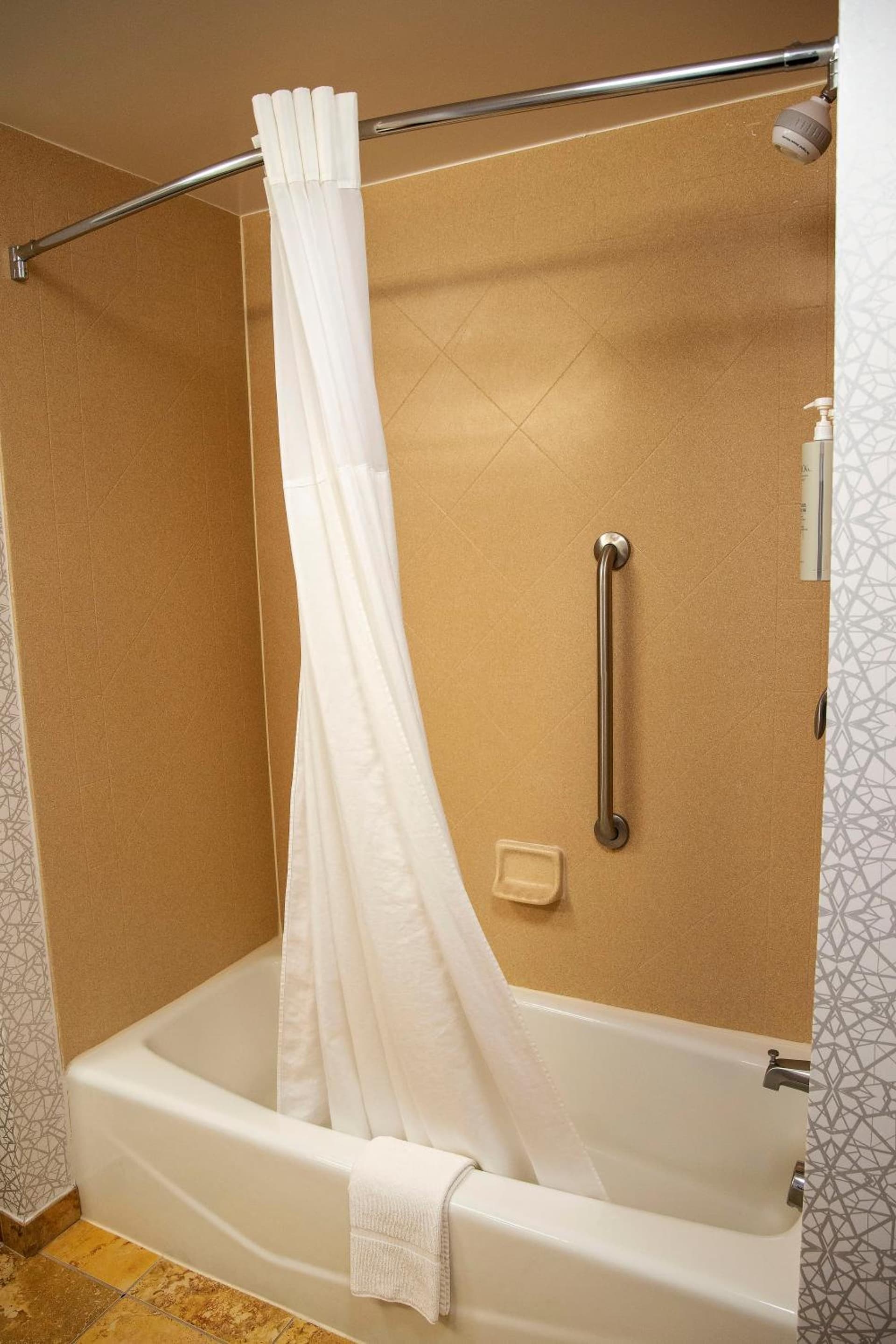 Hampton Inn & Suites Jacksonville gallery photo in Jacksonville, NC — image 25