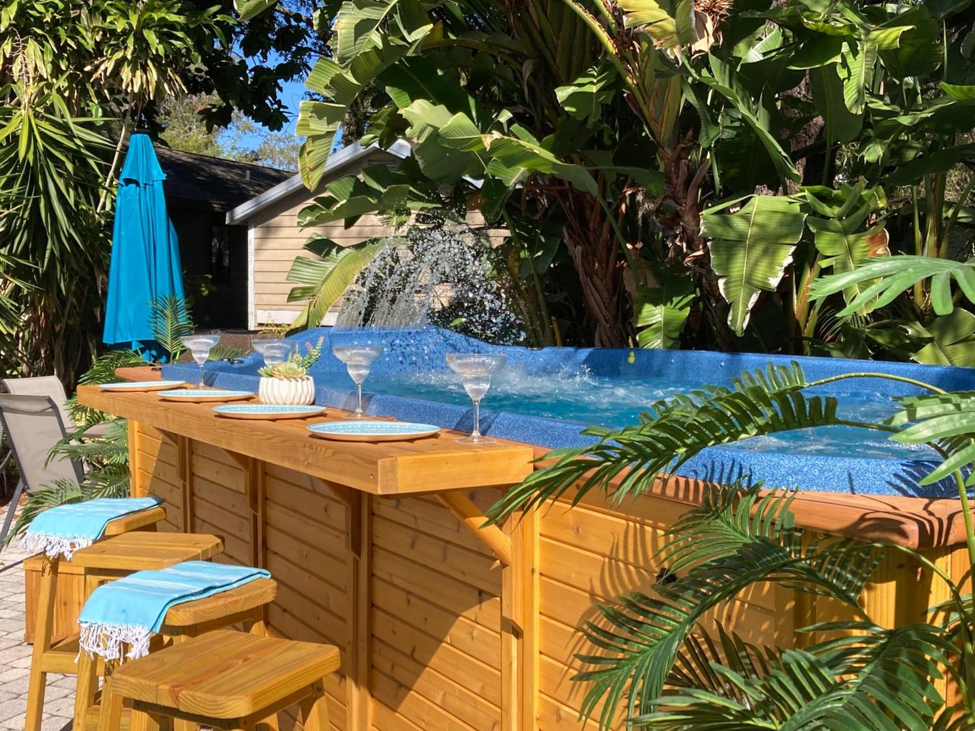 3Gulls Inn Ozona-Boutique Hotel-Steps from Restaurants & Brewery-SwimSpa Pool-Pet Friendly interior in Palm Harbor, FL — gallery photo 2