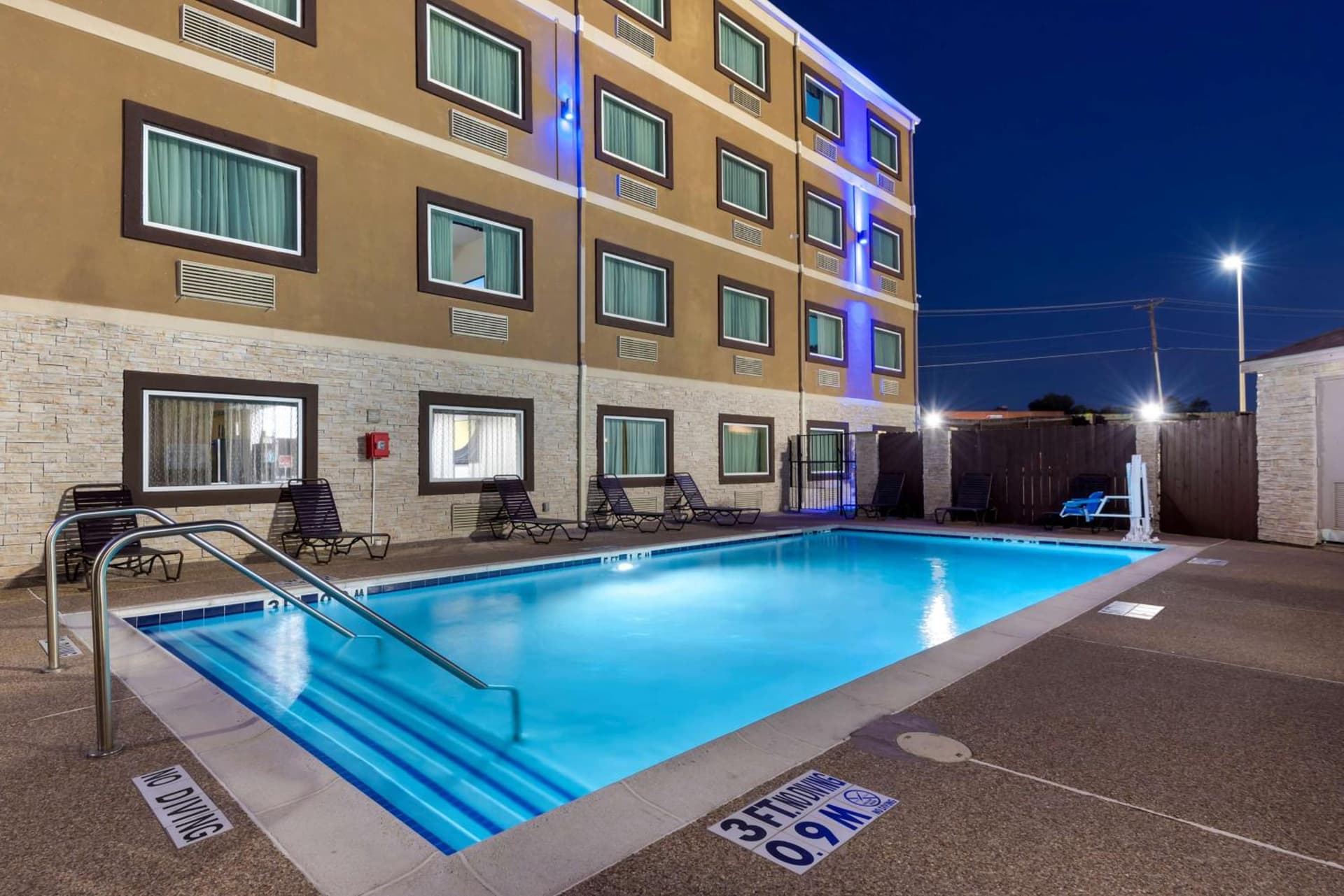 Best Western Plus Arlington North Hotel & Suites interior in Arlington, TX — gallery photo 2