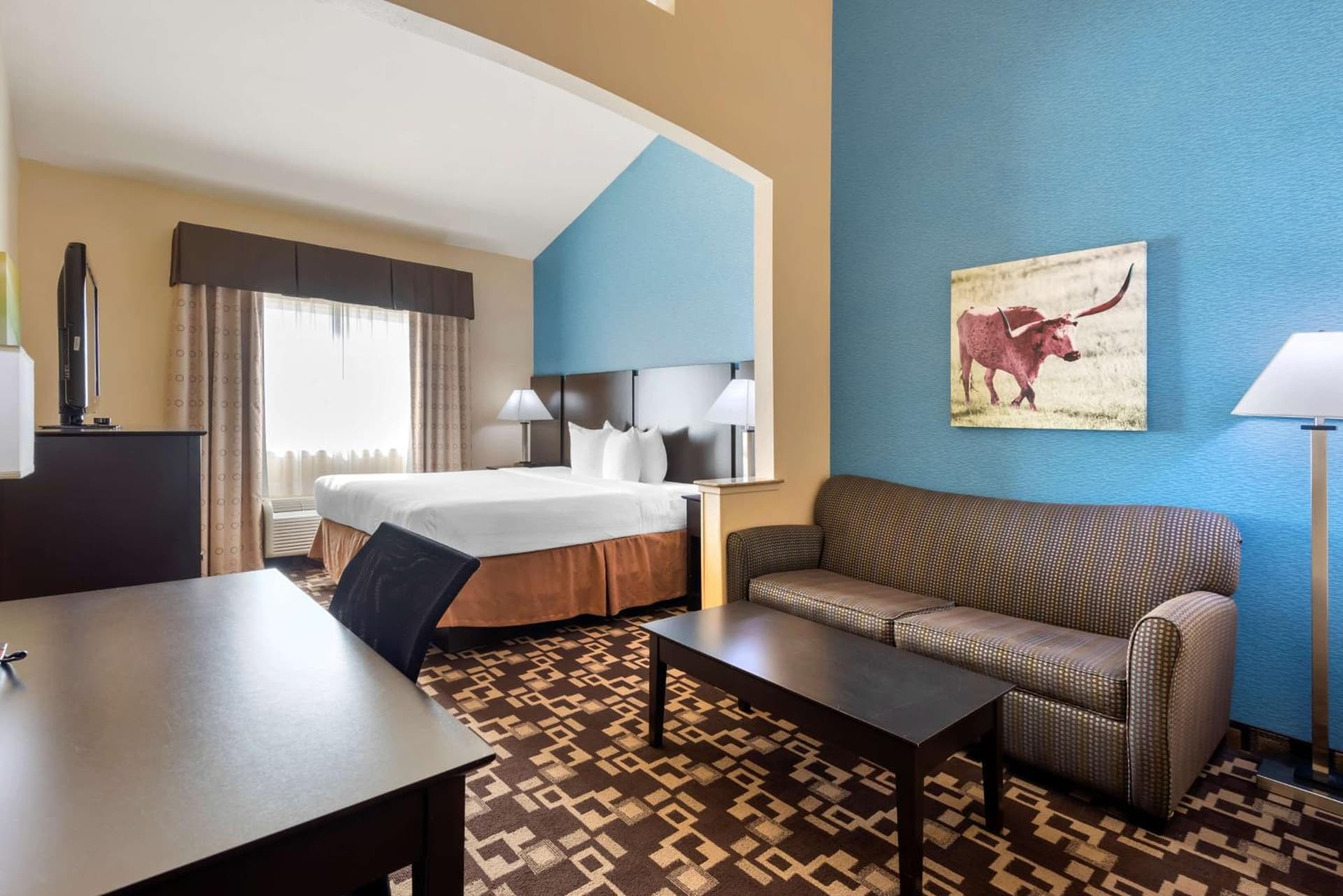 Best Western Plus Arlington North Hotel & Suites interior in Arlington, TX — gallery photo 2