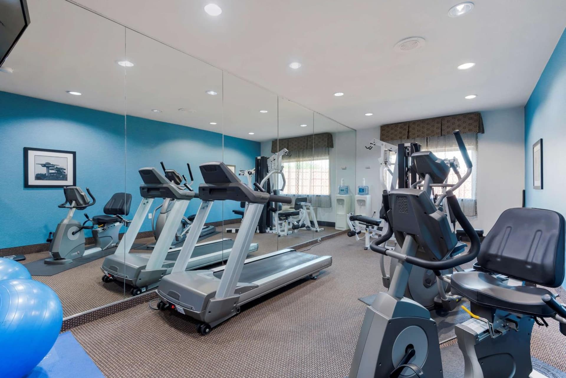 Best Western Plus Arlington North Hotel & Suites gallery photo in Arlington, TX — image 7