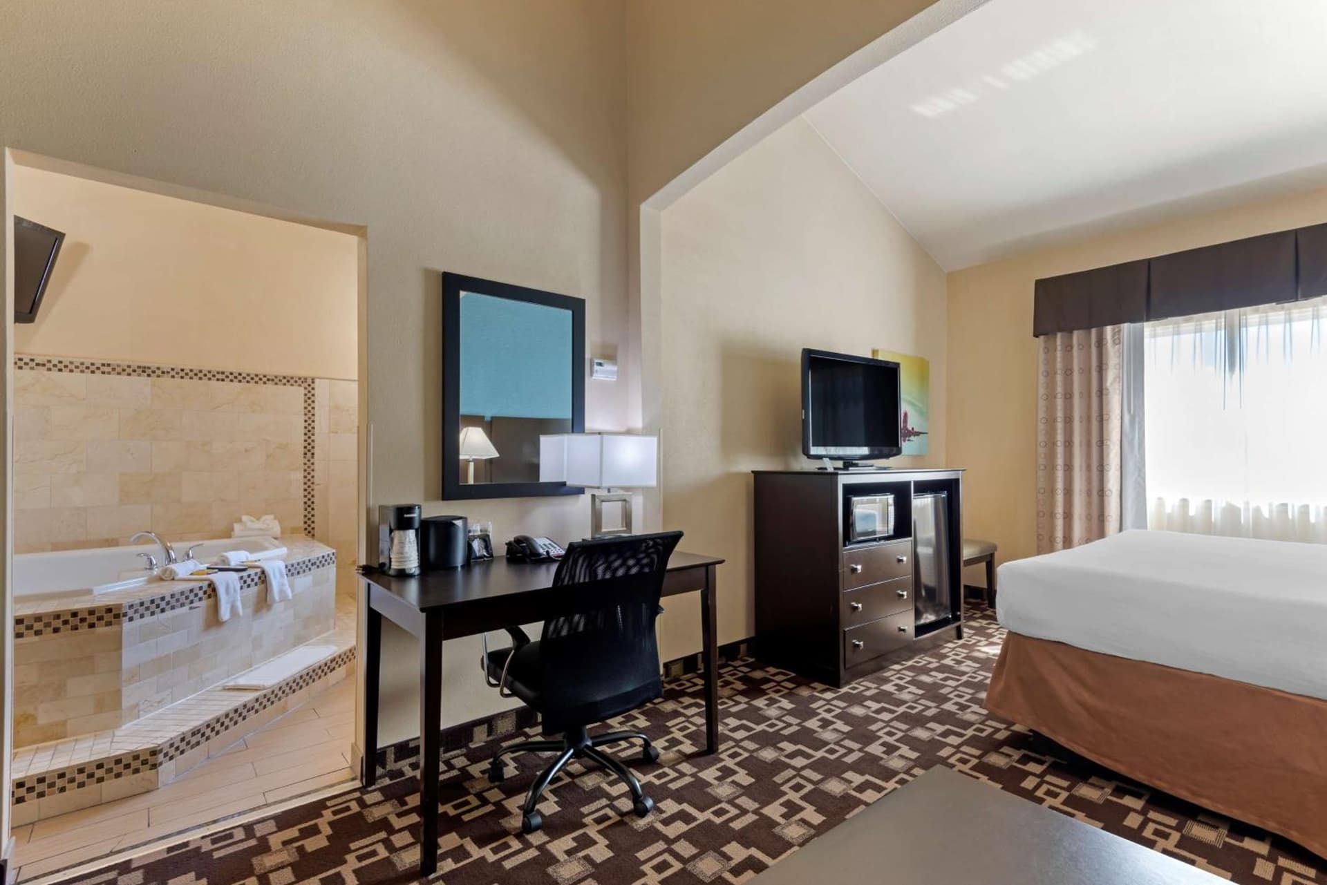 Best Western Plus Arlington North Hotel & Suites property views in Arlington, TX — gallery photo 3