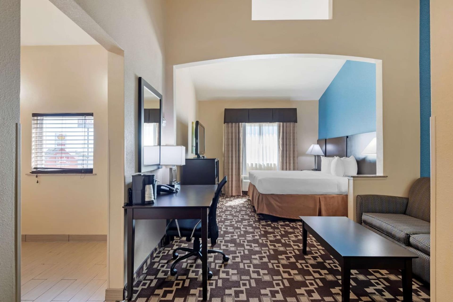 Best Western Plus Arlington North Hotel & Suites gallery photo in Arlington, TX — image 17