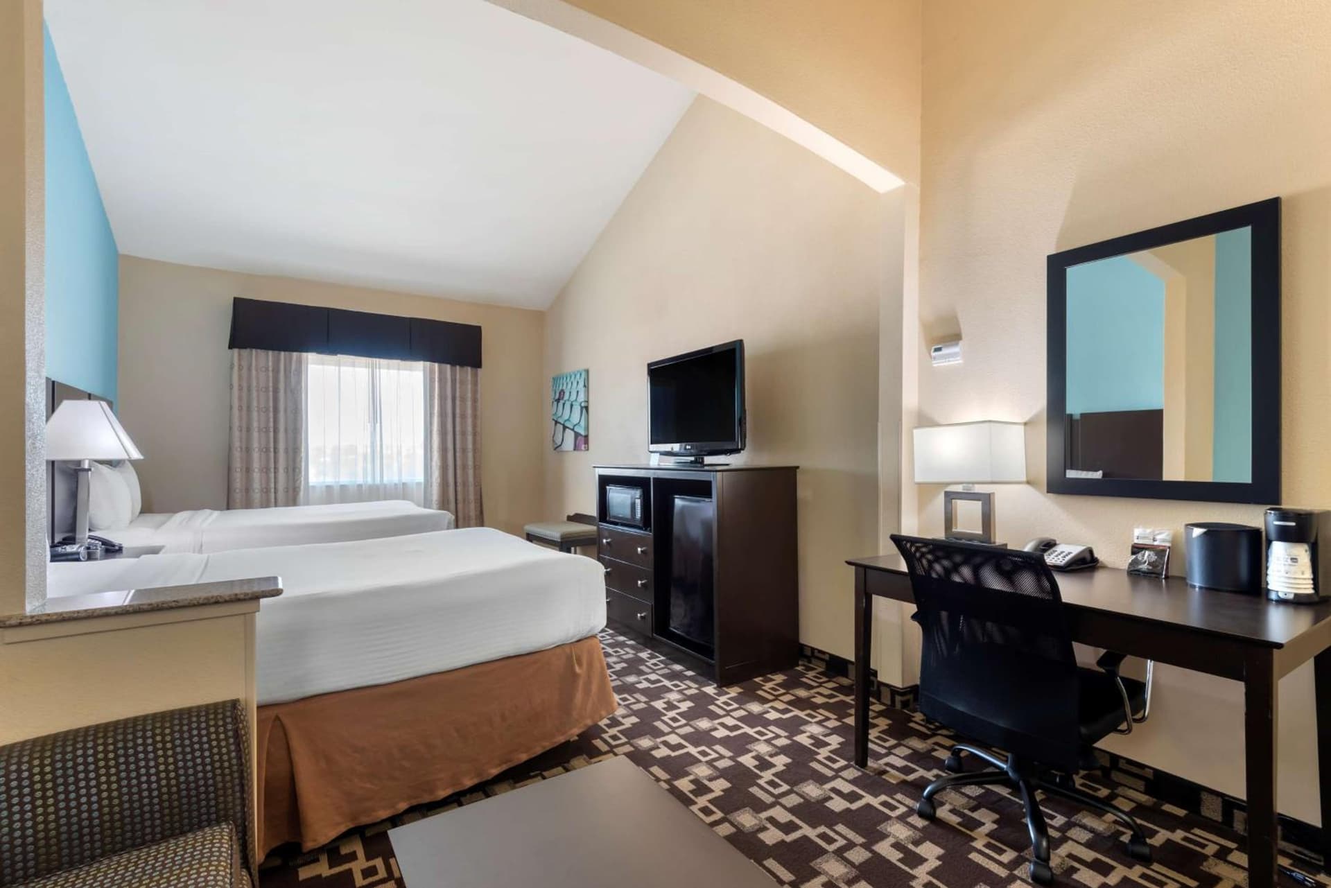 Best Western Plus Arlington North Hotel & Suites property views in Arlington, TX — gallery photo 3
