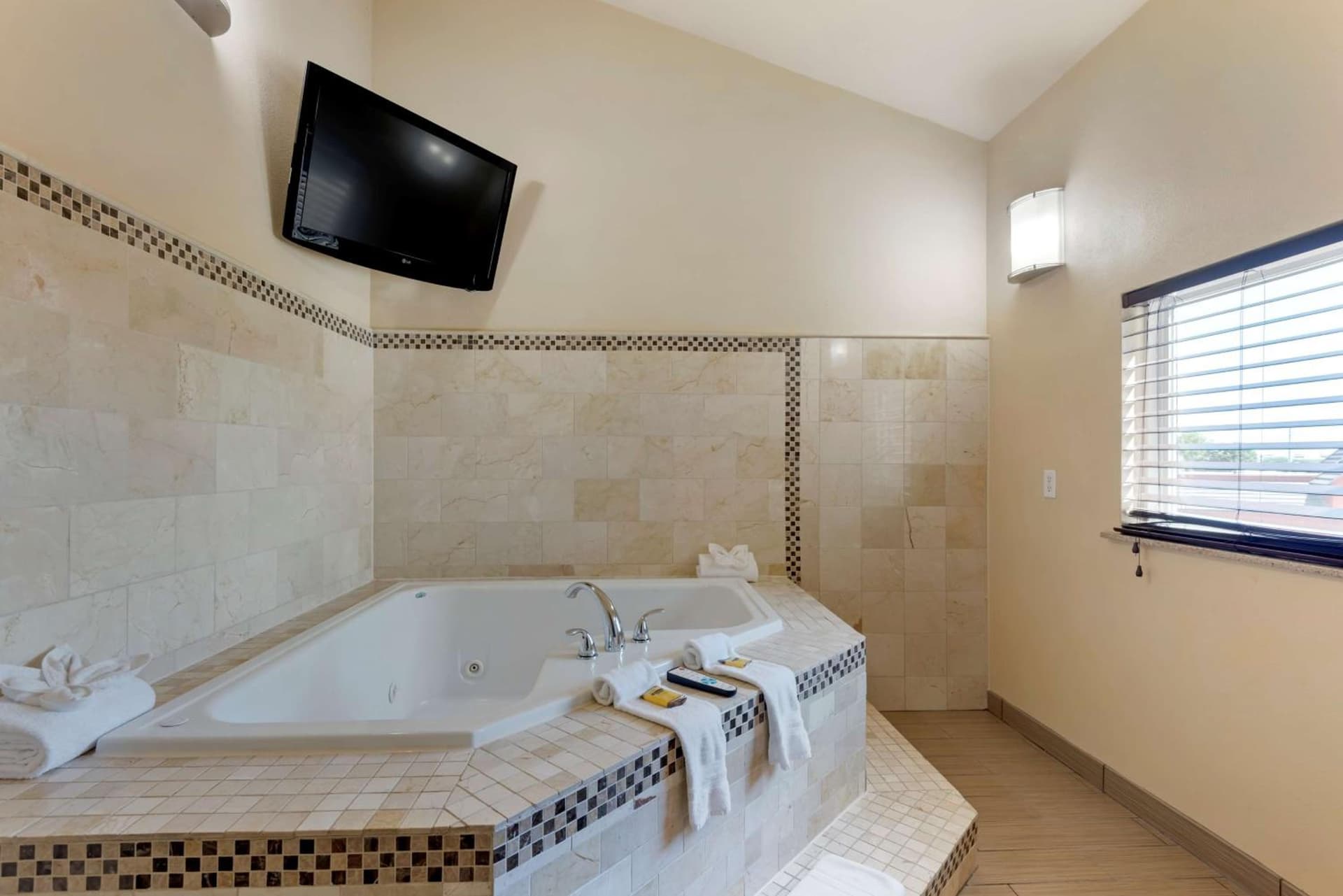Best Western Plus Arlington North Hotel & Suites gallery photo in Arlington, TX — image 20
