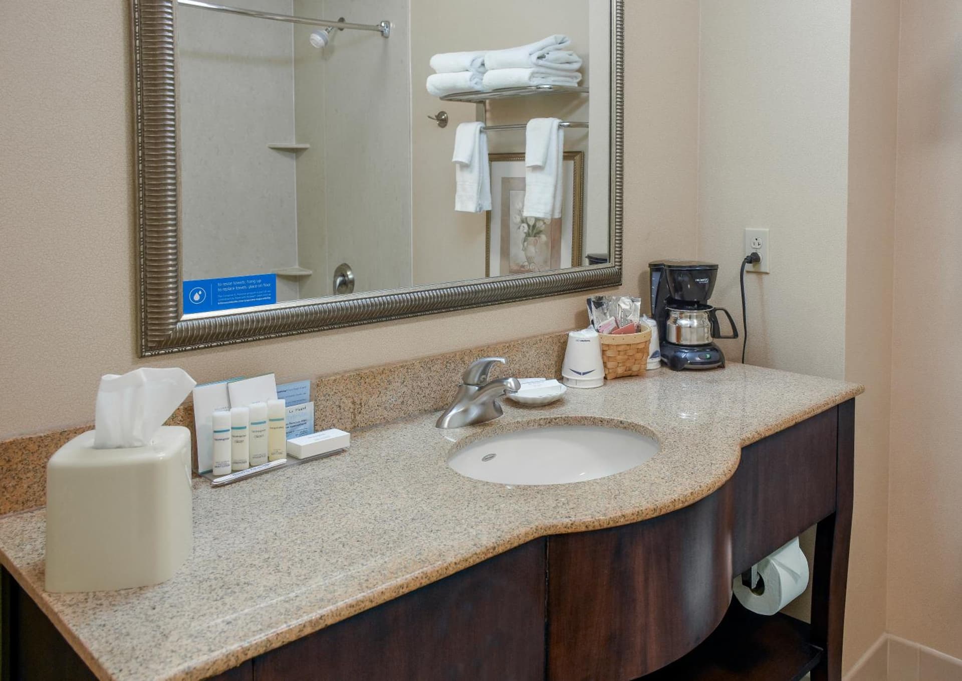 Hampton Inn & Suites Youngstown-Canfield gallery photo in Canfield, OH — image 9