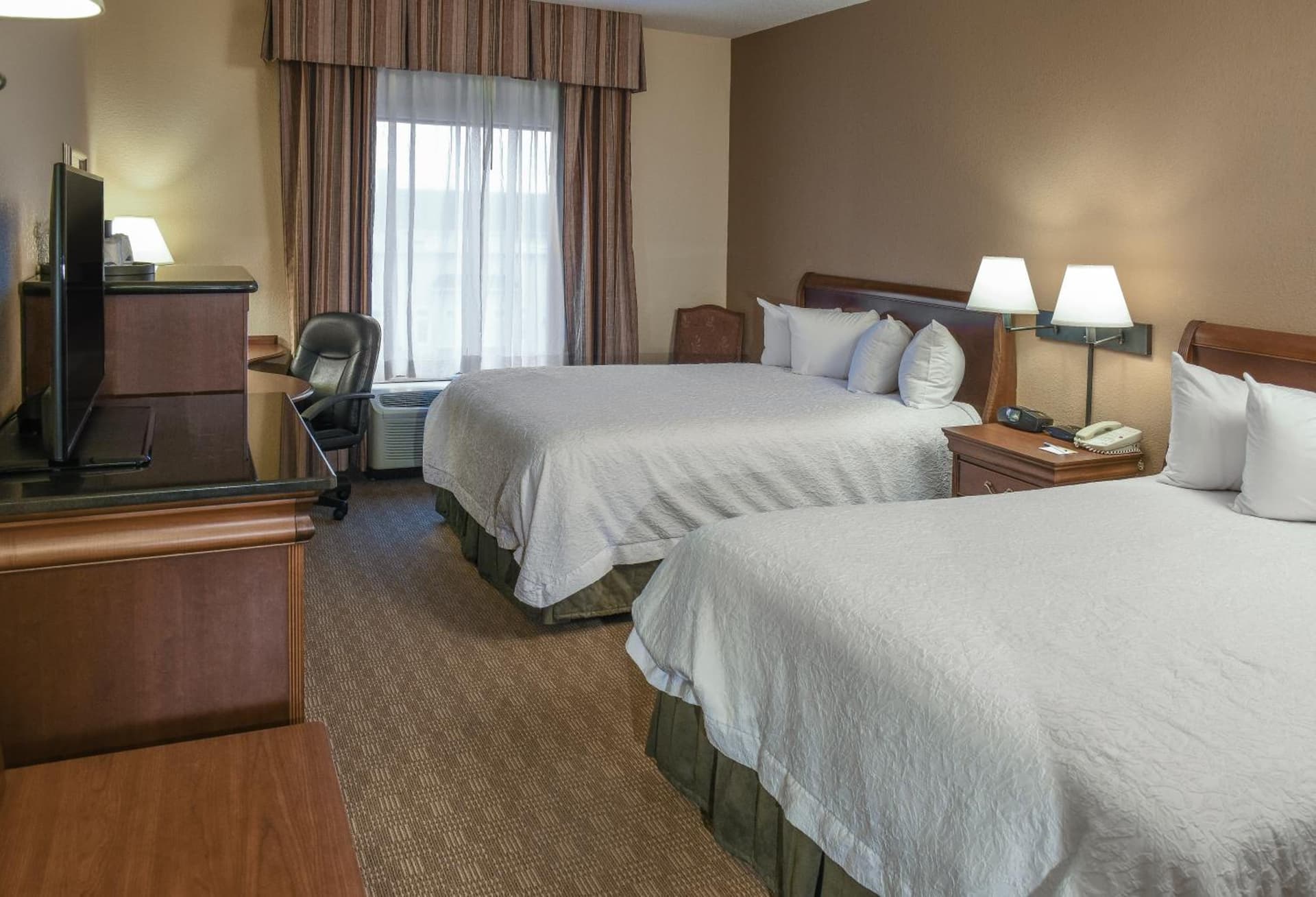 Hampton Inn & Suites Youngstown-Canfield gallery photo in Canfield, OH — image 4