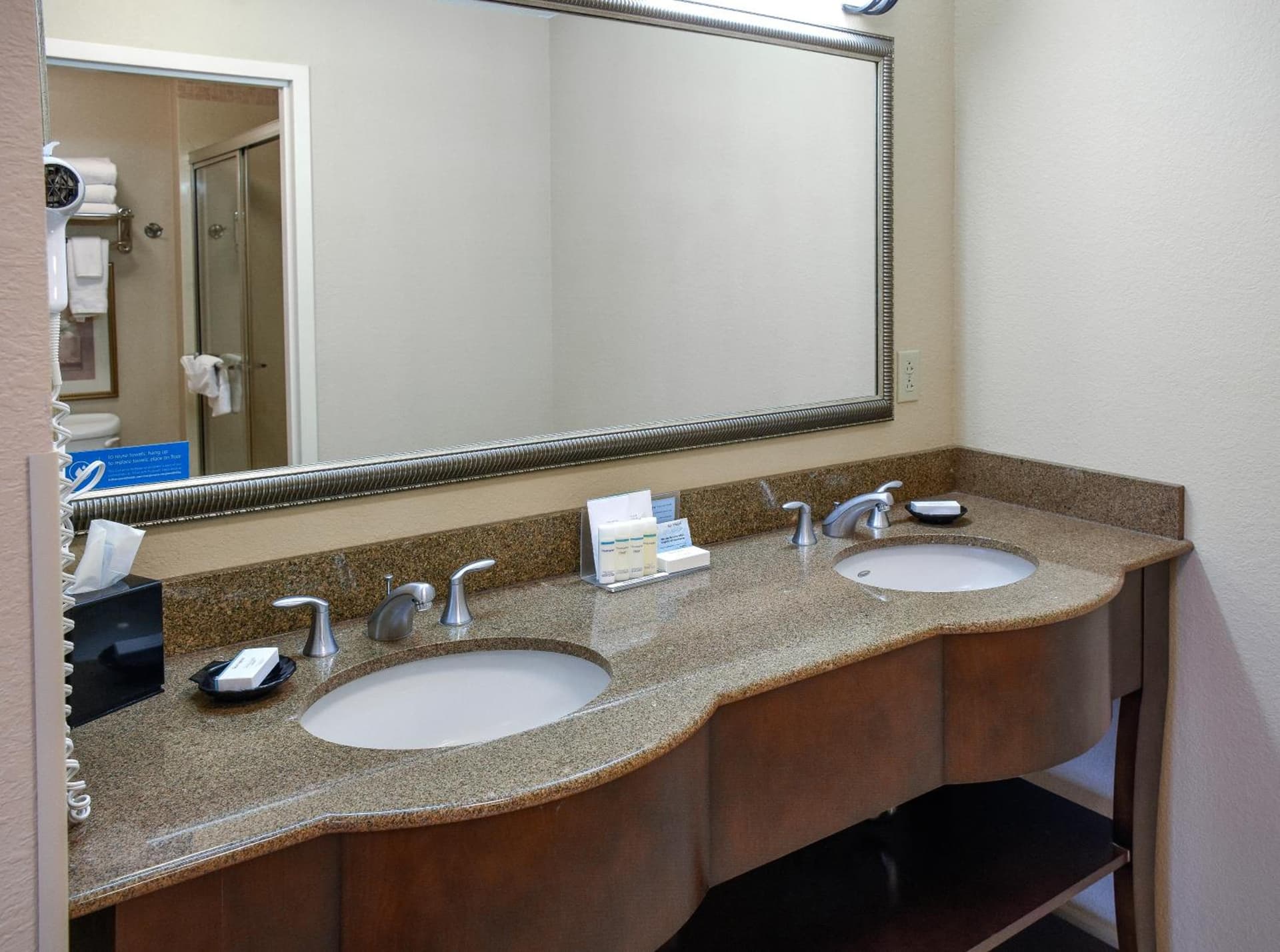 Hampton Inn & Suites Youngstown-Canfield gallery photo in Canfield, OH — image 39