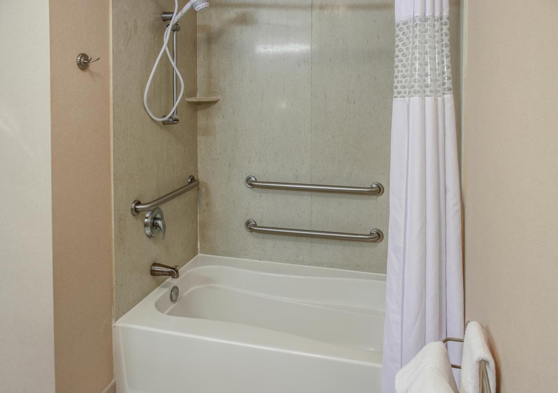 Hampton Inn & Suites Youngstown-Canfield gallery photo in Canfield, OH — image 18