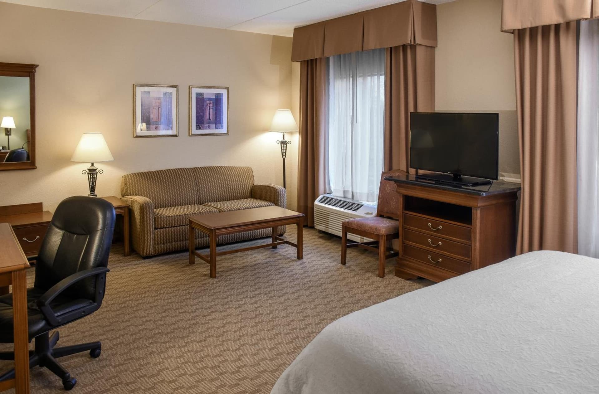 Hampton Inn & Suites Youngstown-Canfield gallery photo in Canfield, OH — image 35