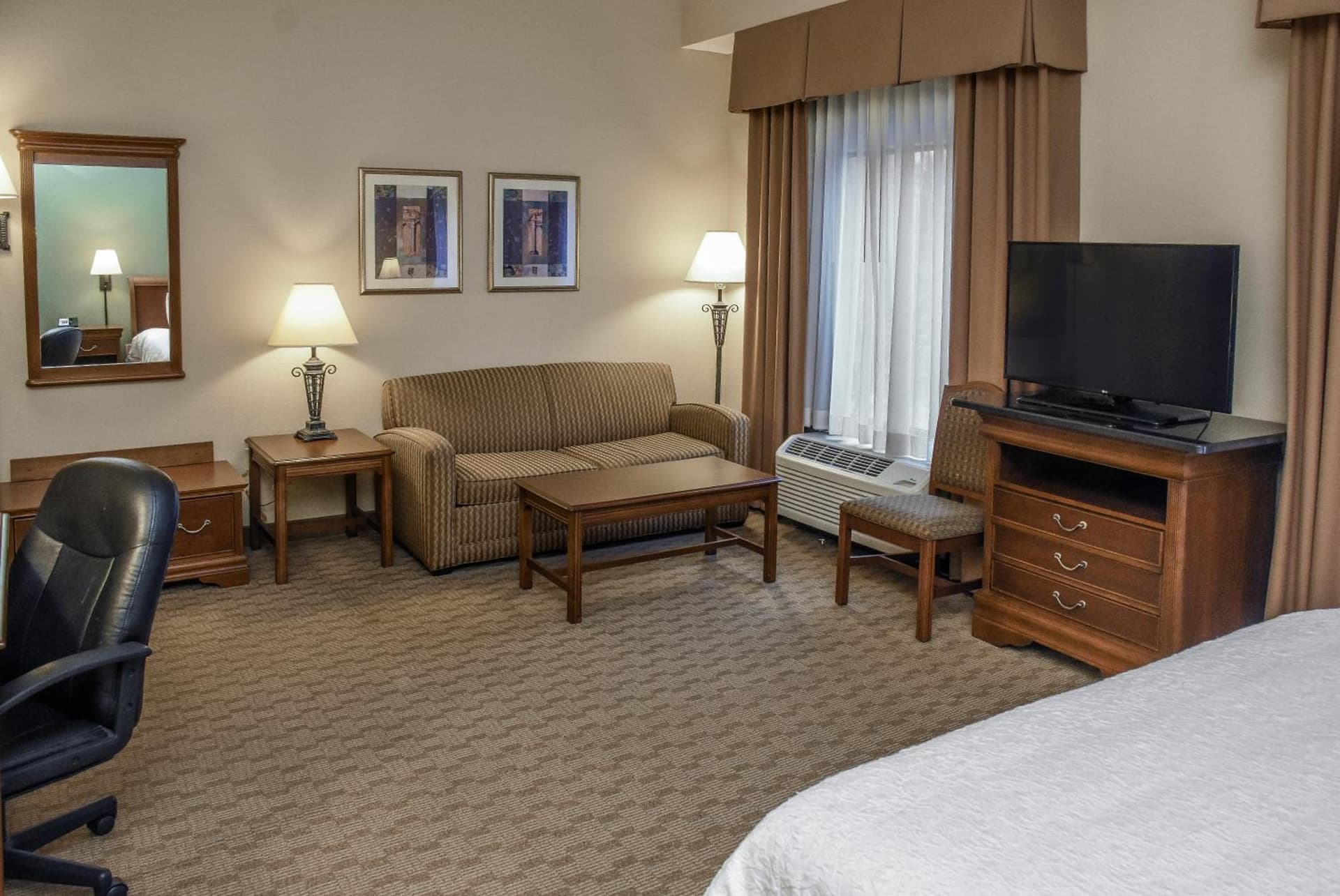 Hampton Inn & Suites Youngstown-Canfield gallery photo in Canfield, OH — image 8