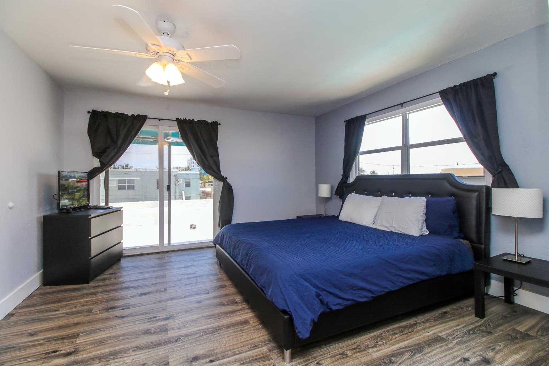 Sun Beach Inn property views in Hollywood, FL — gallery photo 3