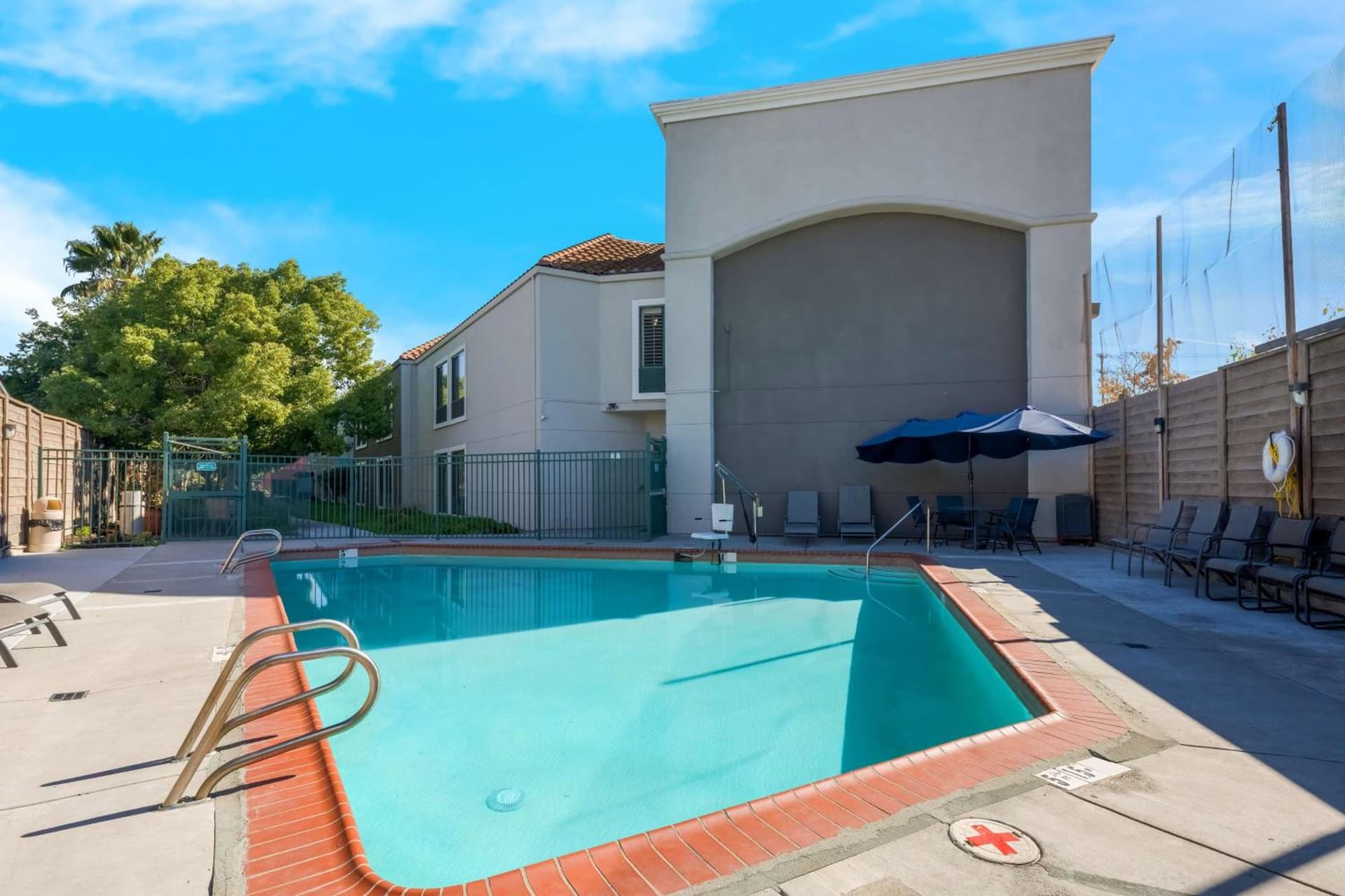 Best Western Lanai Garden Inn & Suites interior in San Jose, CA — gallery photo 2