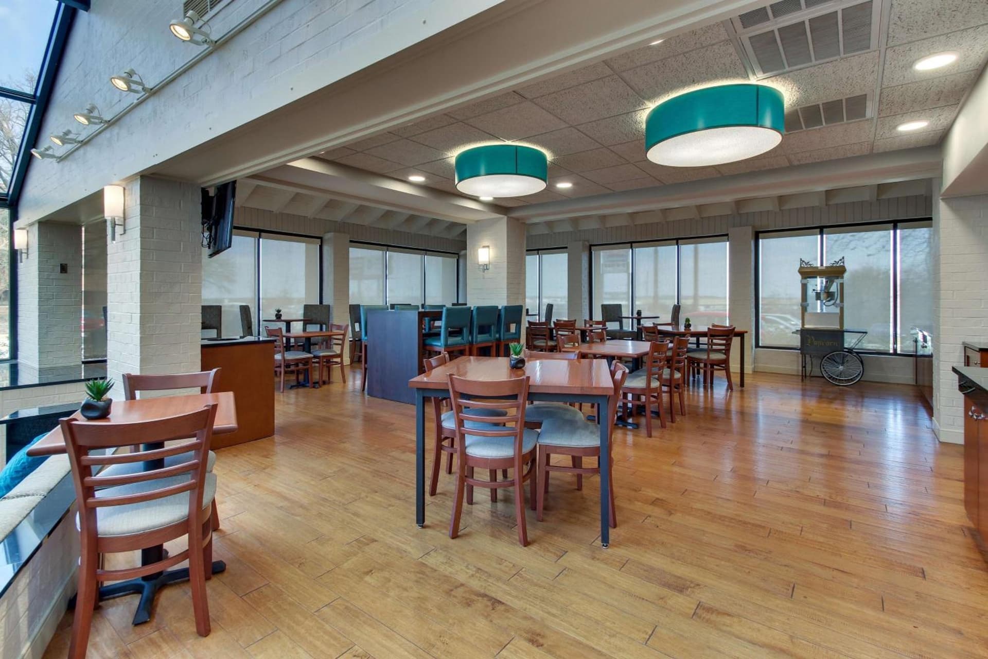 Pear Tree Inn St. Louis Airport gallery photo in Edmundson, MO — image 24