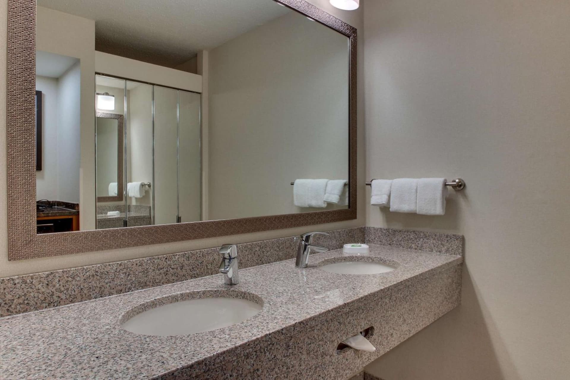 Pear Tree Inn St. Louis Airport gallery photo in Edmundson, MO — image 12