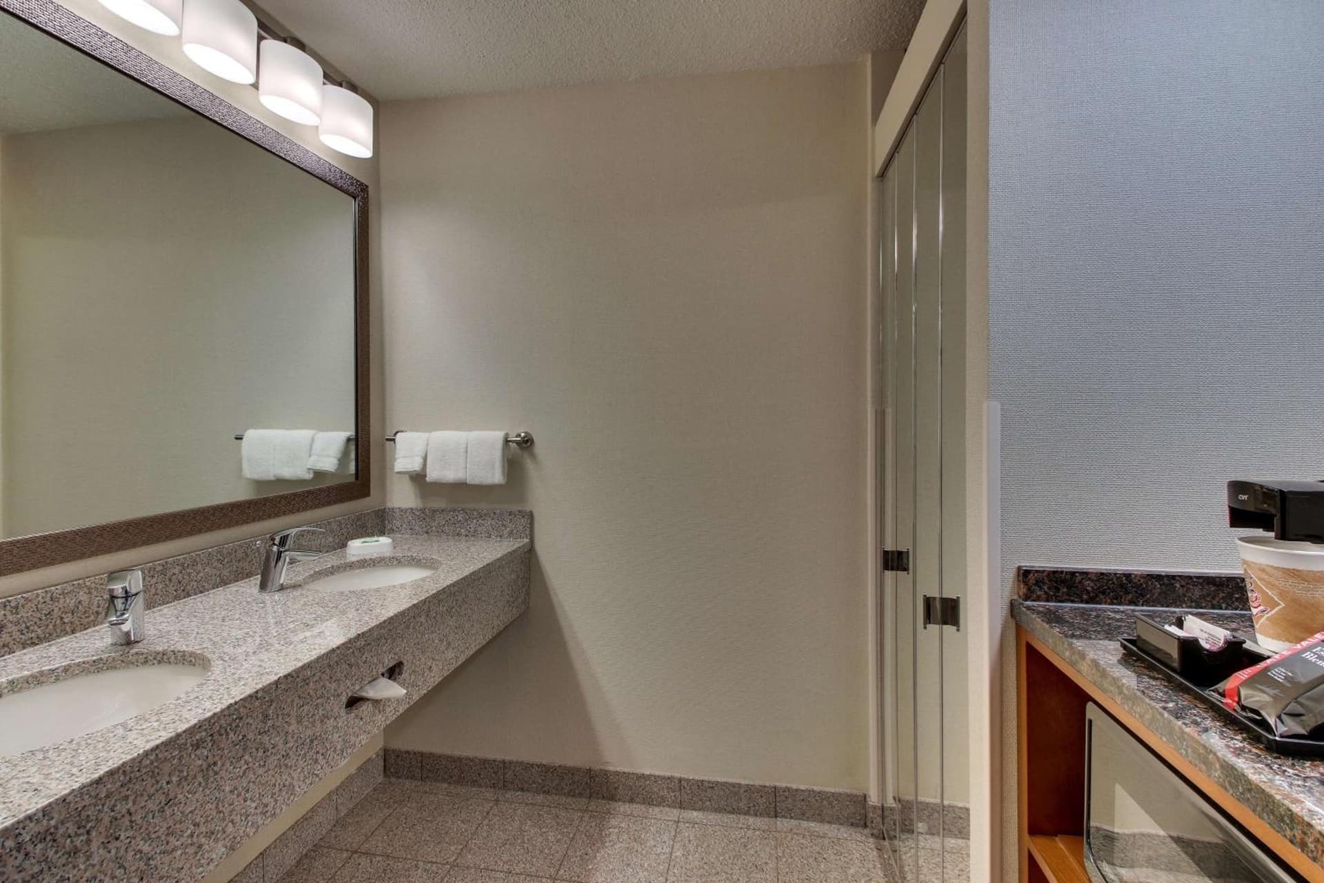 Pear Tree Inn St. Louis Airport interior in Edmundson, MO — gallery photo 2