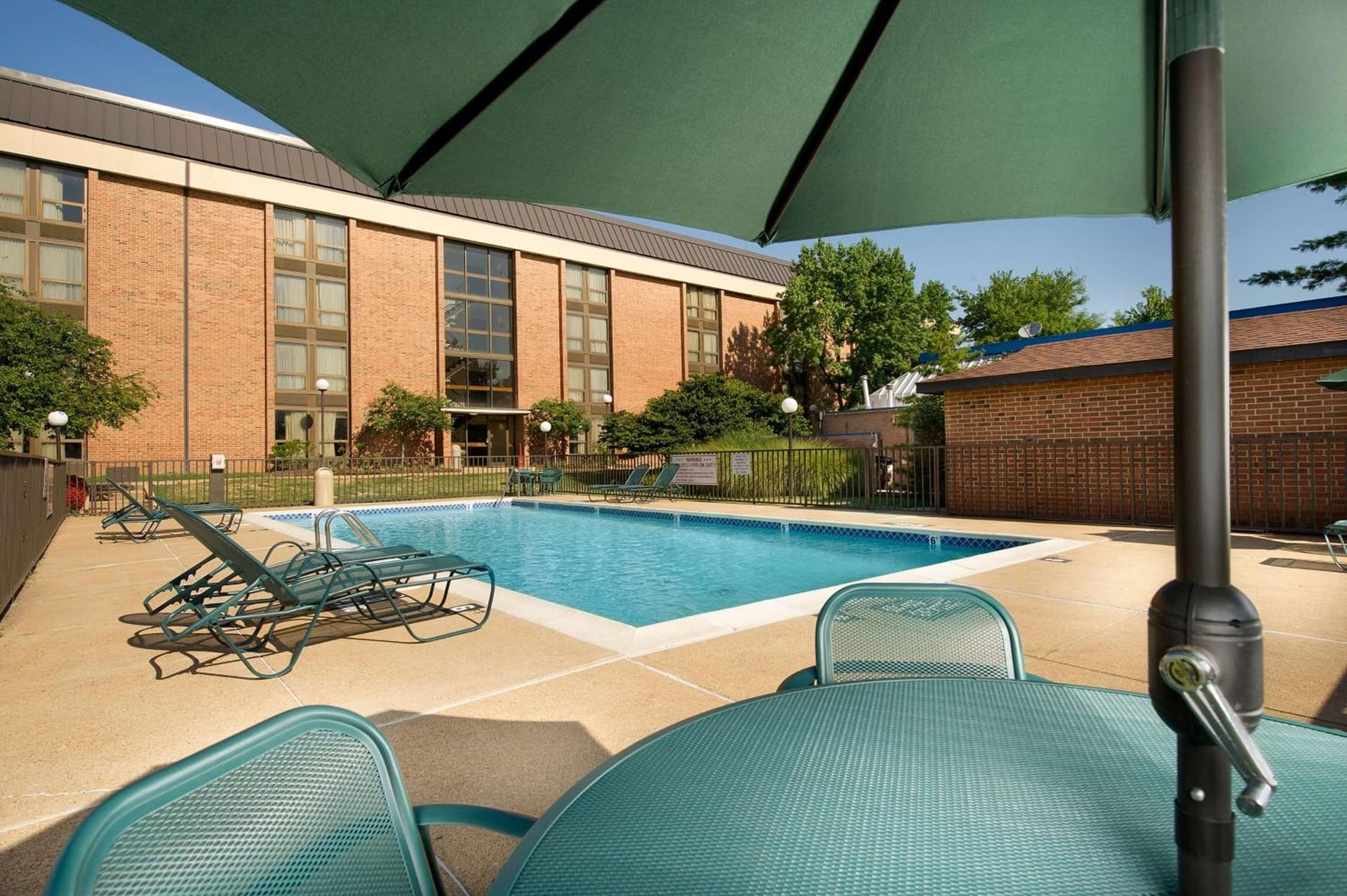 Pear Tree Inn St. Louis Airport gallery photo in Edmundson, MO — image 31