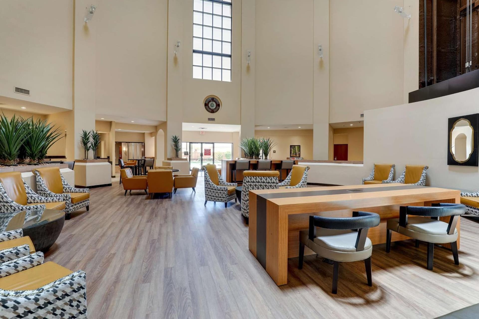 Drury Inn & Suites Phoenix Airport gallery photo in Phoenix, AZ — image 35
