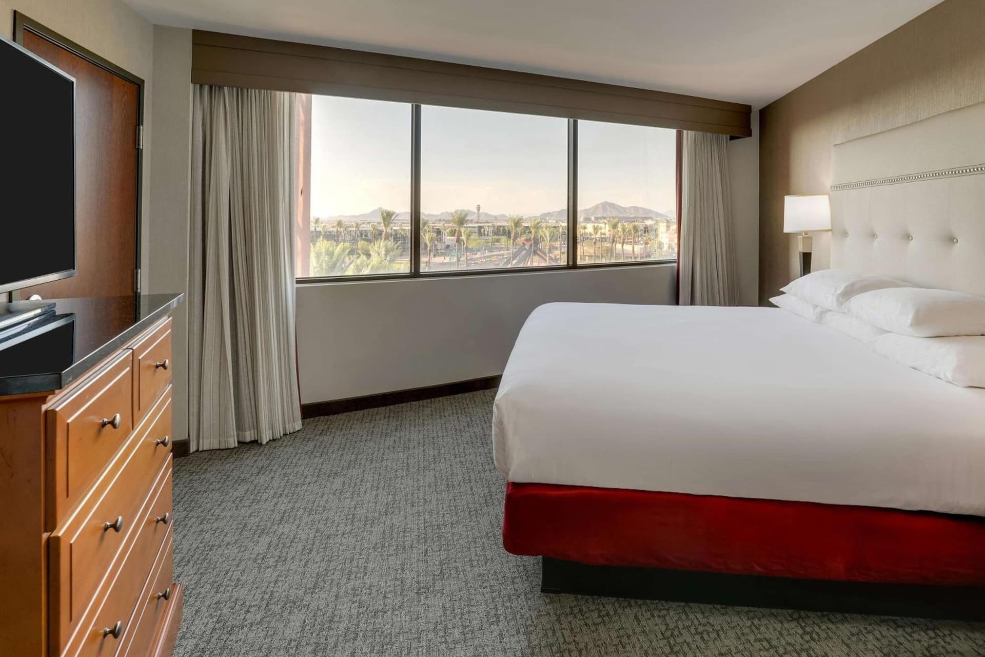 Drury Inn & Suites Phoenix Airport gallery photo in Phoenix, AZ — image 65