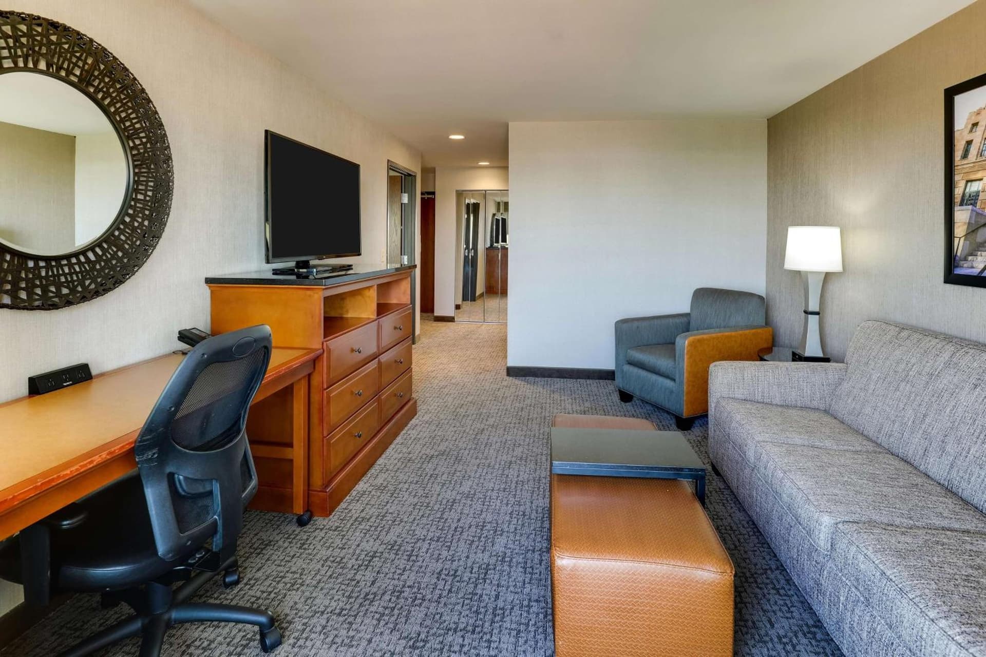Drury Inn & Suites Phoenix Airport property views in Phoenix, AZ — gallery photo 3