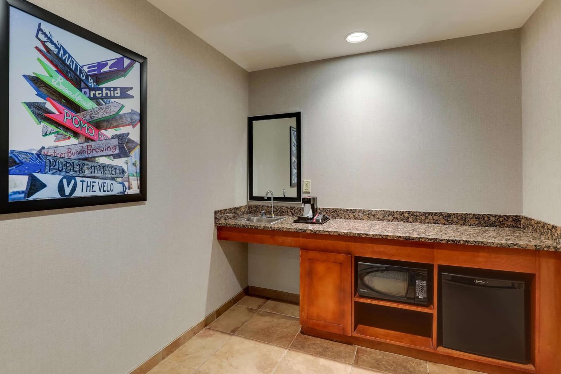 Drury Inn & Suites Phoenix Airport gallery photo in Phoenix, AZ — image 57