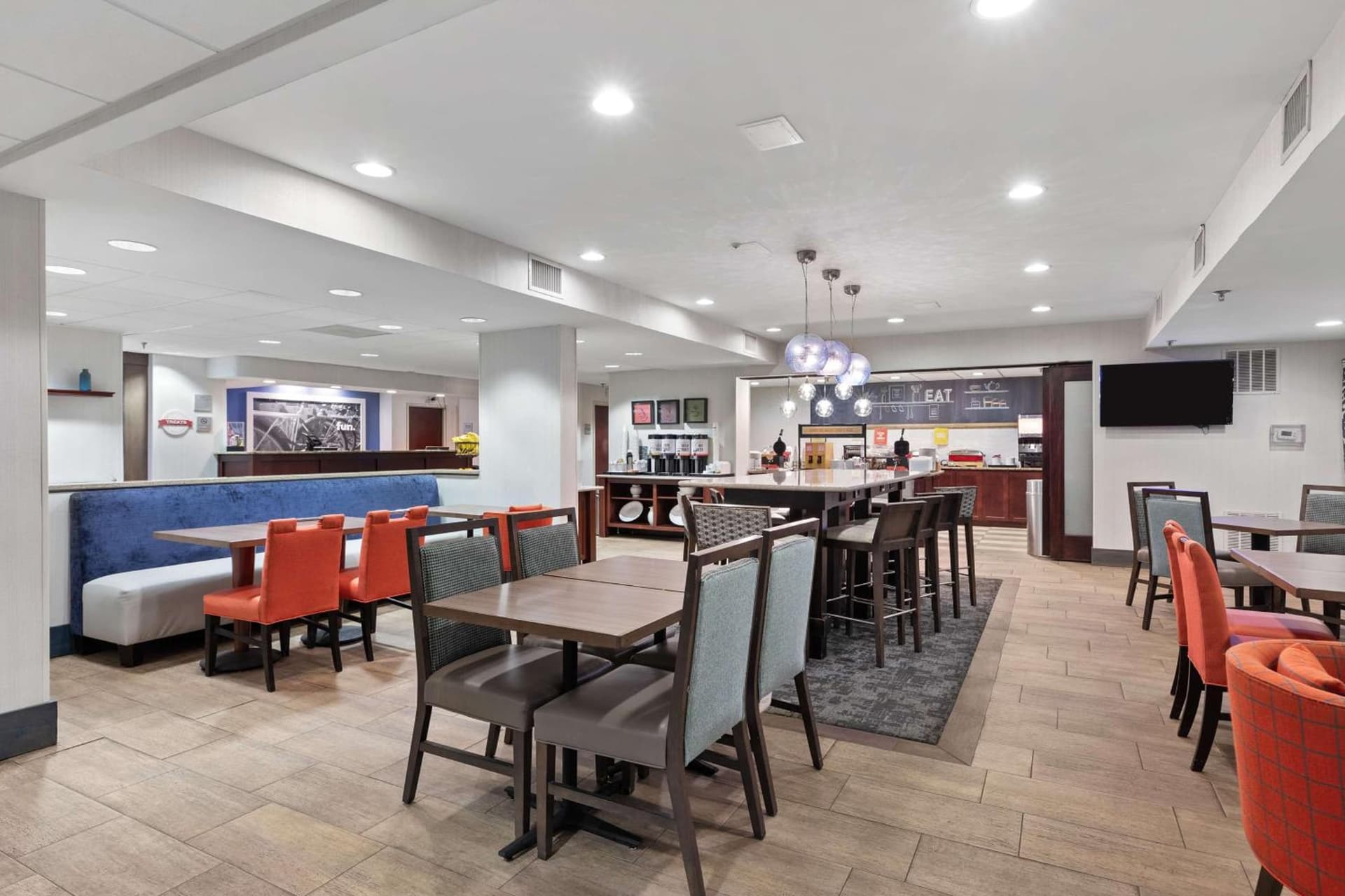 Hampton Inn Rock Hill interior in Rock Hill, SC — gallery photo 2