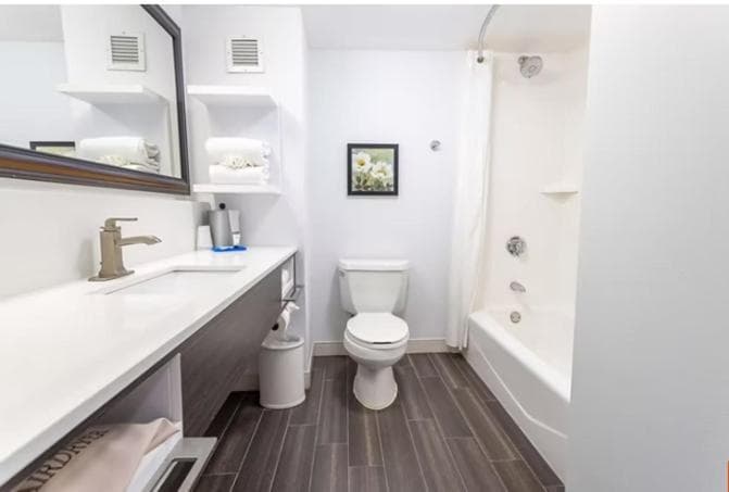Holiday Inn Express - Newark Airport - Elizabeth by IHG gallery photo in Elizabeth, NJ — image 9