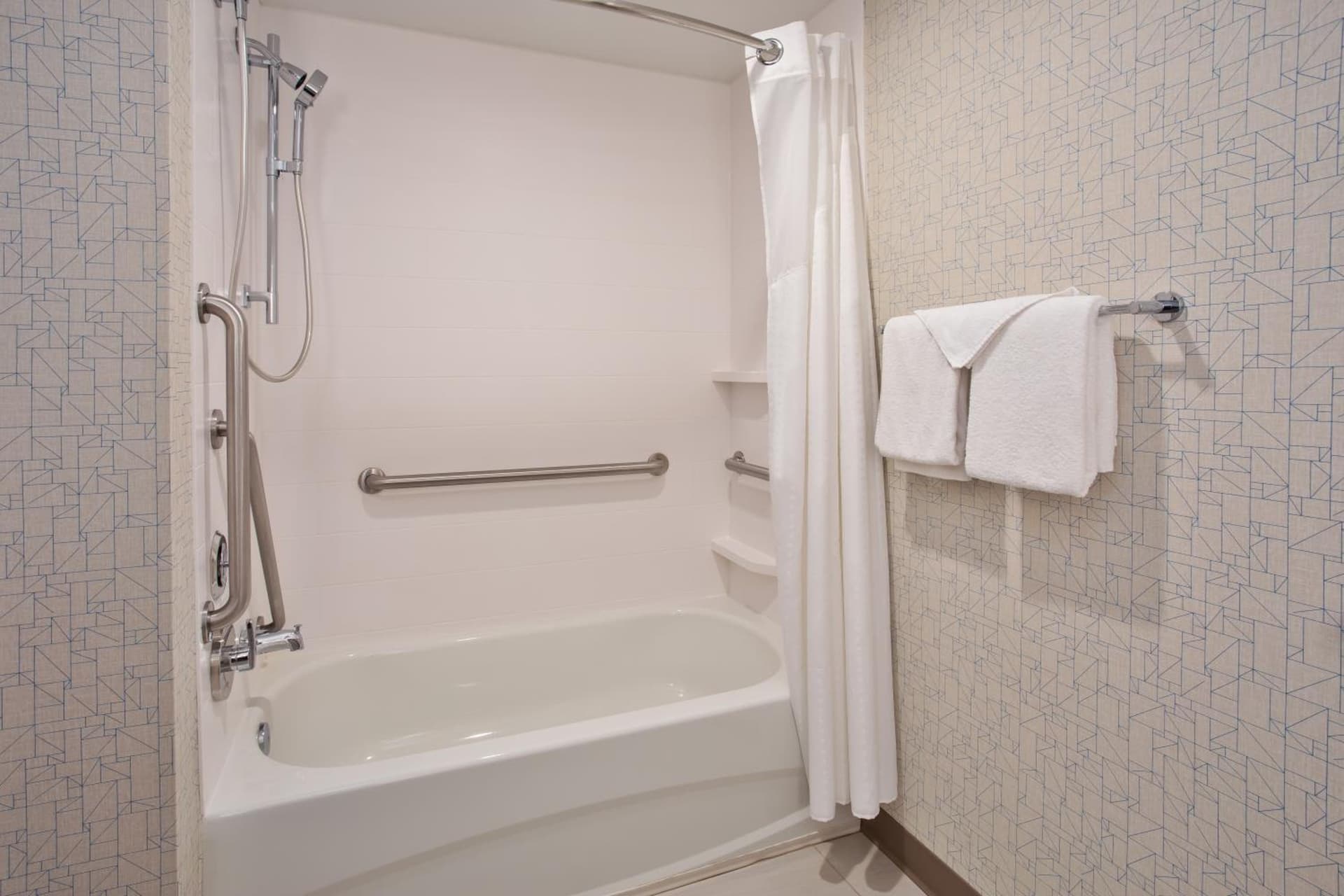 Holiday Inn Express Hotel & Suites Rochester Webster by IHG gallery photo in Webster — image 38