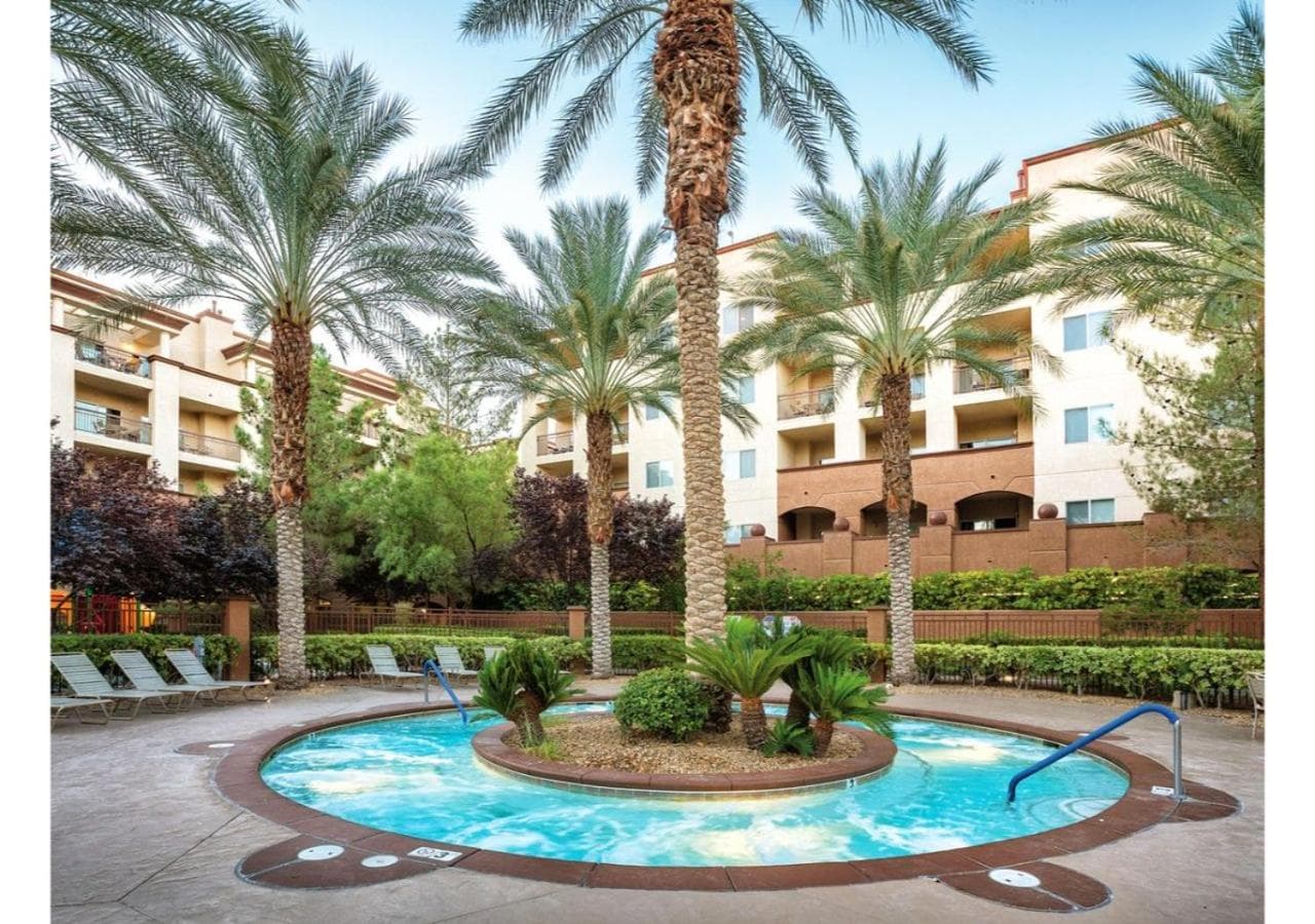 Exclusive Condo Retreat Featuring a Lazy River - Special Offer Now! interior in Las Vegas, NV — gallery photo 2