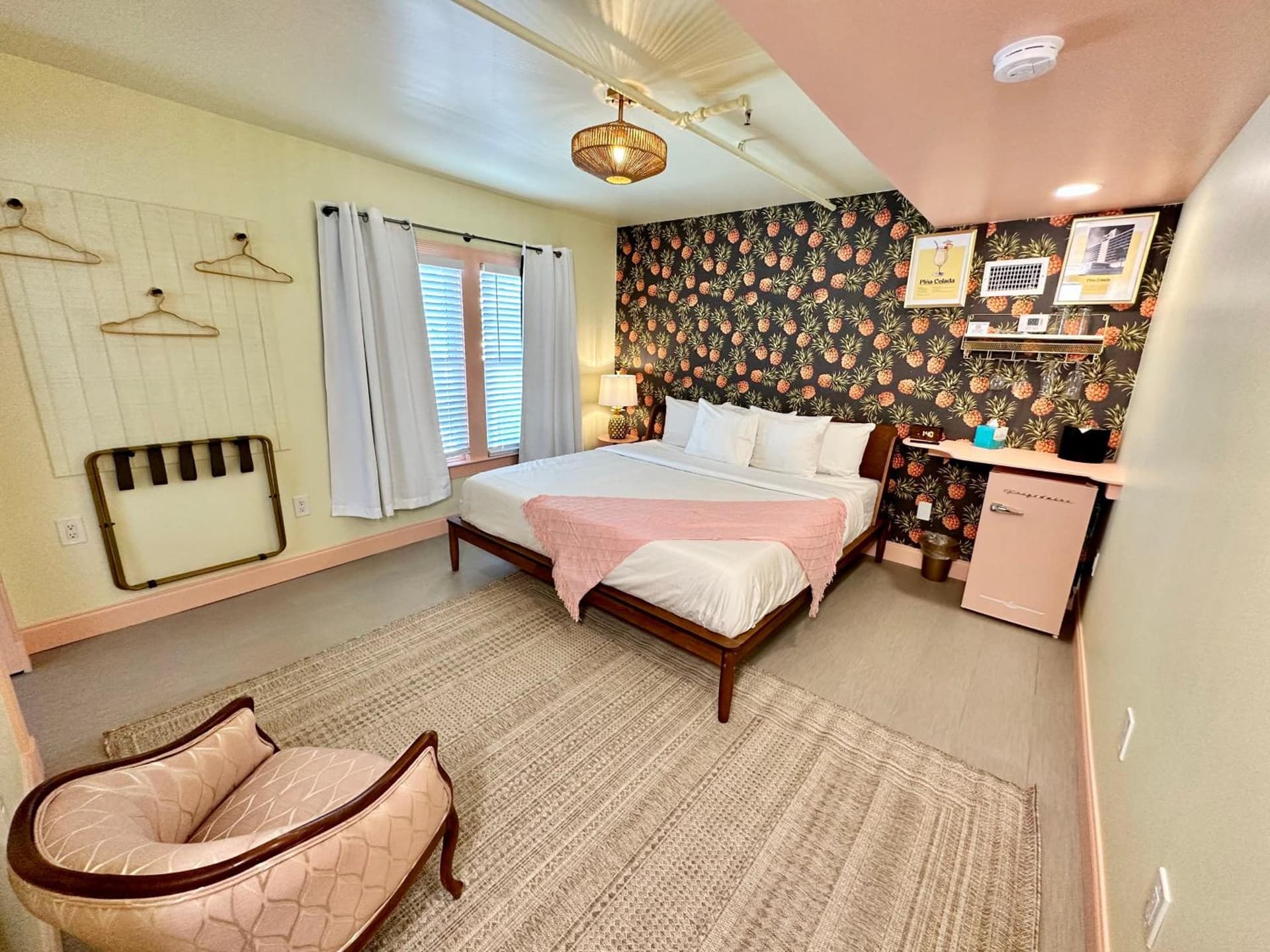 Peninsula Bed & Cocktails gallery photo in St Petersburg, FL — image 10