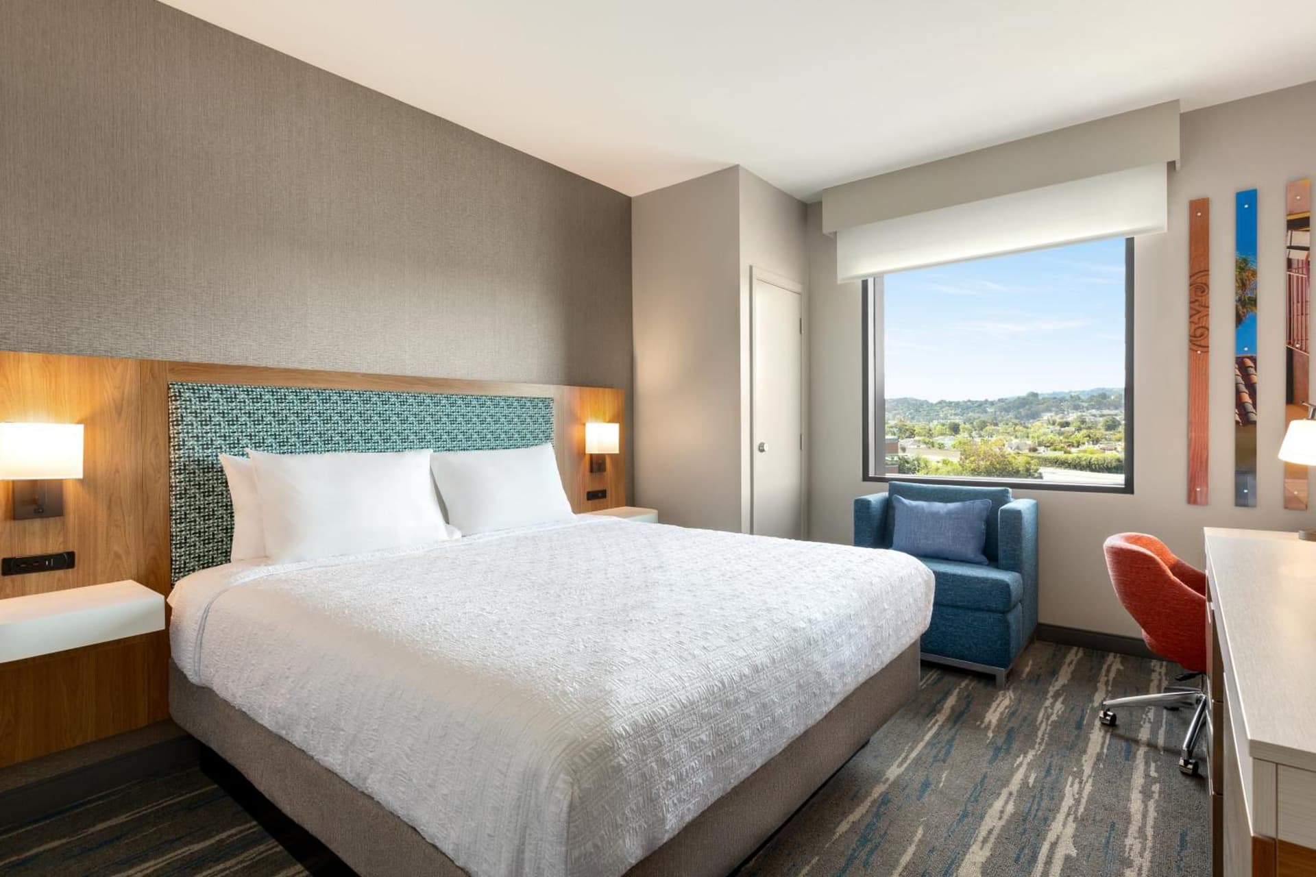 Hampton Inn & Suites San Mateo-San Francisco Airport interior in San Mateo, CA — gallery photo 2