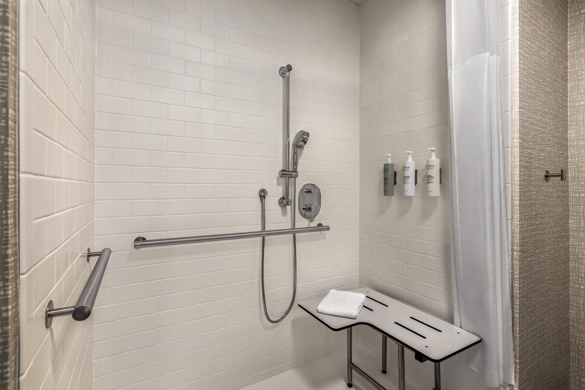 Hampton Inn & Suites San Mateo-San Francisco Airport gallery photo in San Mateo, CA — image 7
