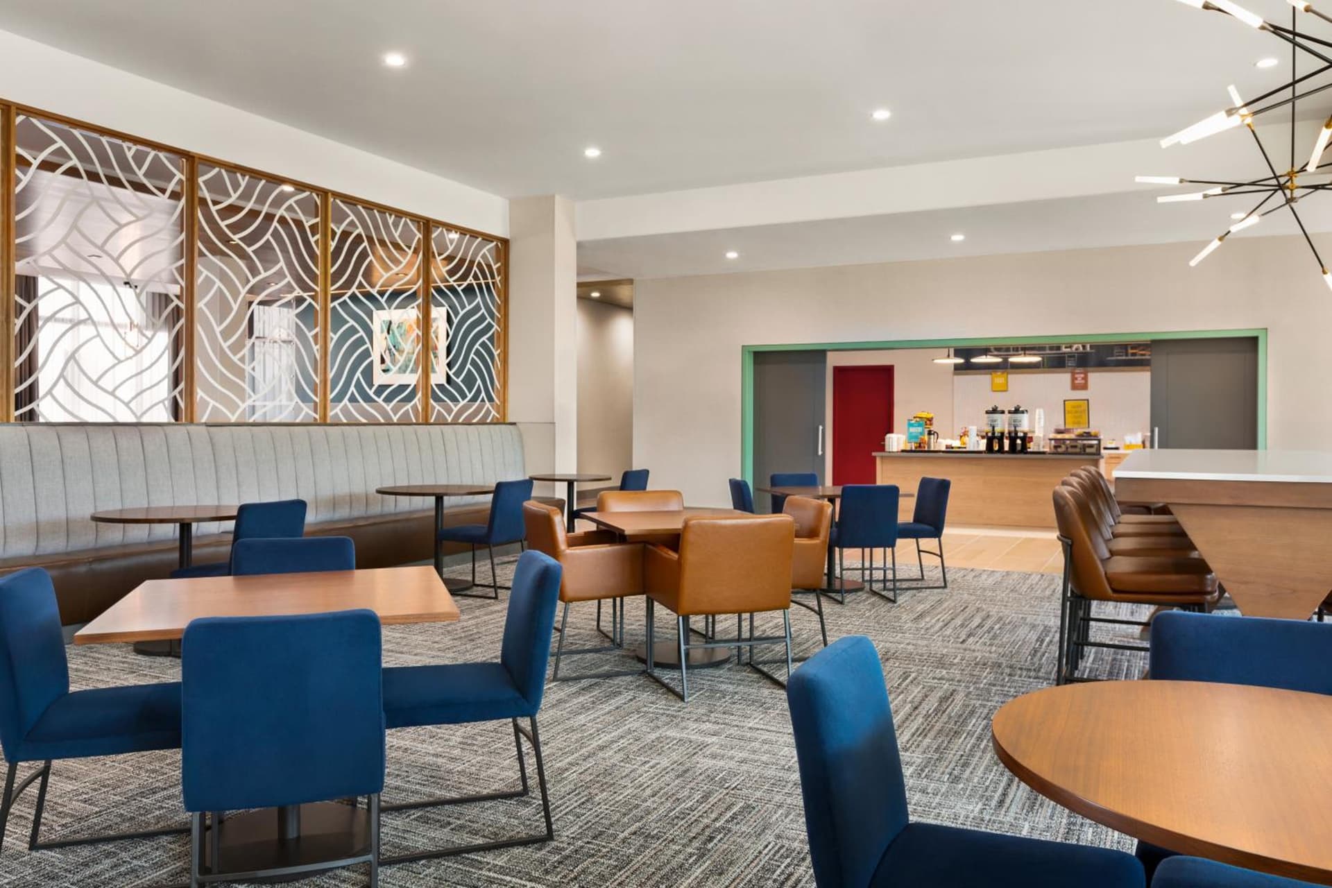 Hampton Inn & Suites San Mateo-San Francisco Airport gallery photo in San Mateo, CA — image 11