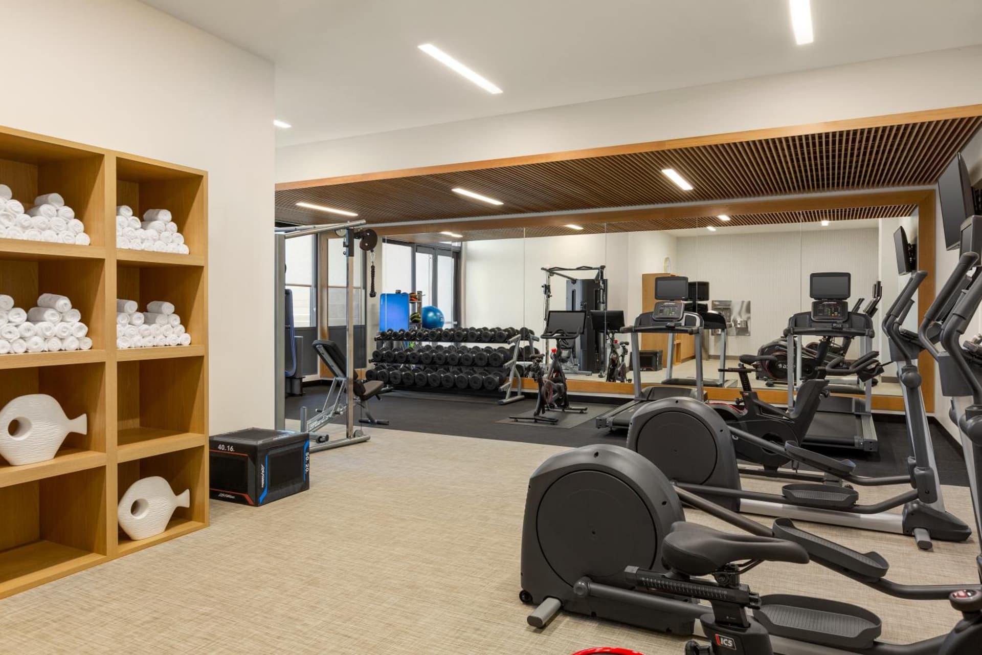 Hampton Inn & Suites San Mateo-San Francisco Airport gallery photo in San Mateo, CA — image 13