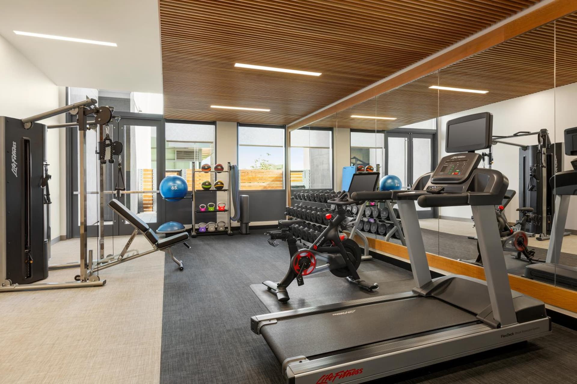 Hampton Inn & Suites San Mateo-San Francisco Airport gallery photo in San Mateo, CA — image 22
