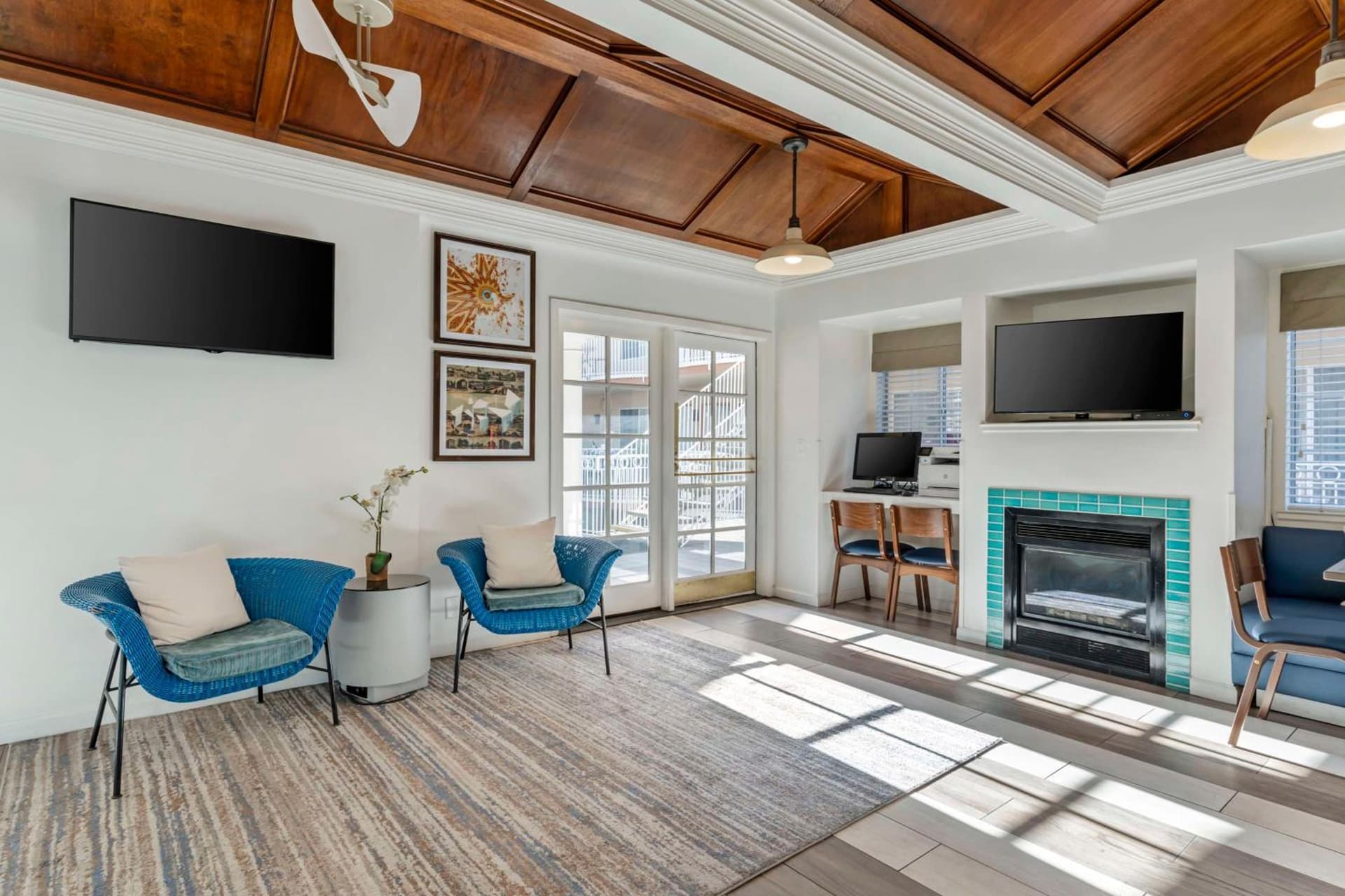 Best Western Plus Riviera property views in Menlo Park, CA — gallery photo 3