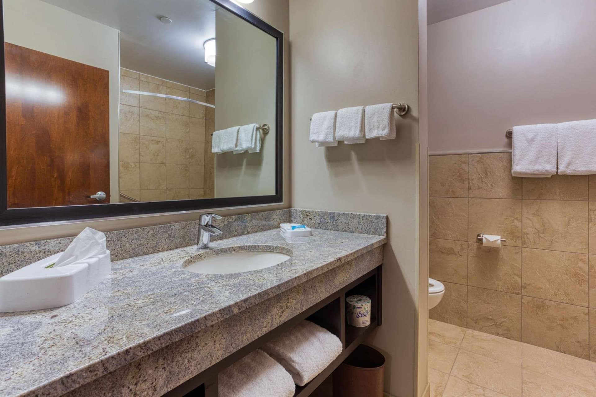 Drury Inn & Suites Cincinnati Northeast Mason gallery photo in Mason, OH — image 28