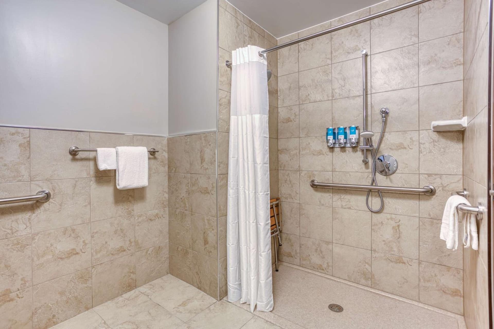 Drury Inn & Suites Cincinnati Northeast Mason interior in Mason, OH — gallery photo 2