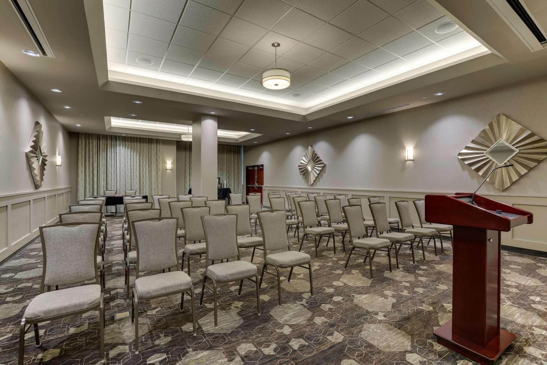 Drury Inn & Suites Cincinnati Northeast Mason gallery photo in Mason, OH — image 22