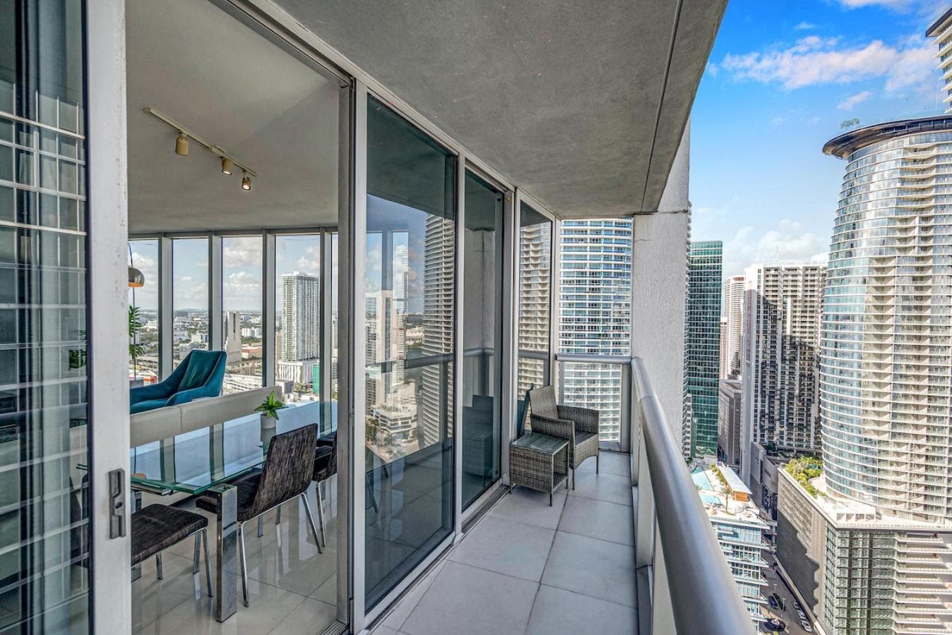 *W ICON BRICKELL- LUXURY 2BR HIGHRISE CORNER CONDO** interior in Miami, FL — gallery photo 2