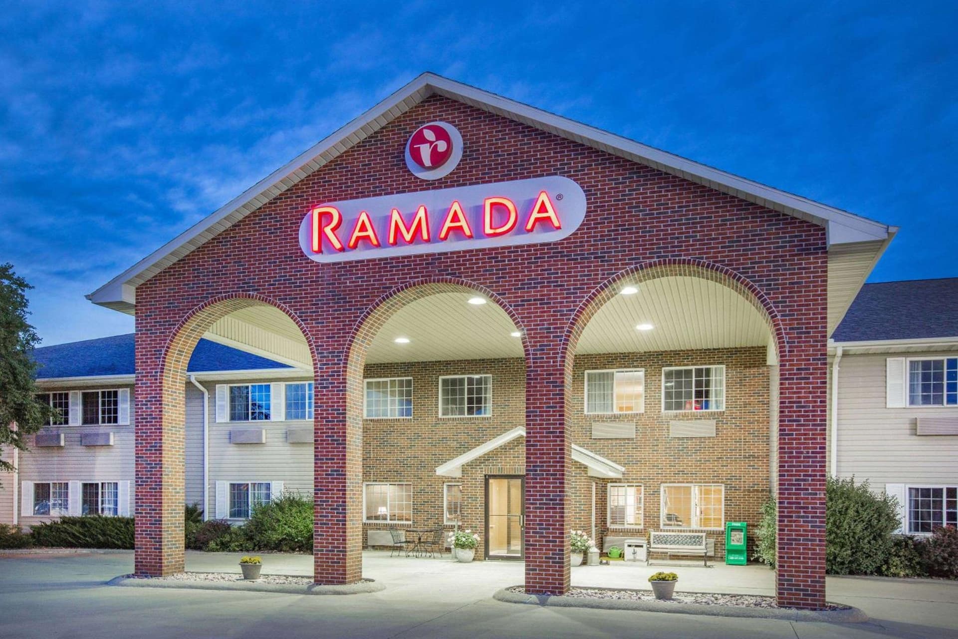 Ramada by Wyndham Spirit Lake/Okoboji interior in Spirit Lake, IA — gallery photo 2